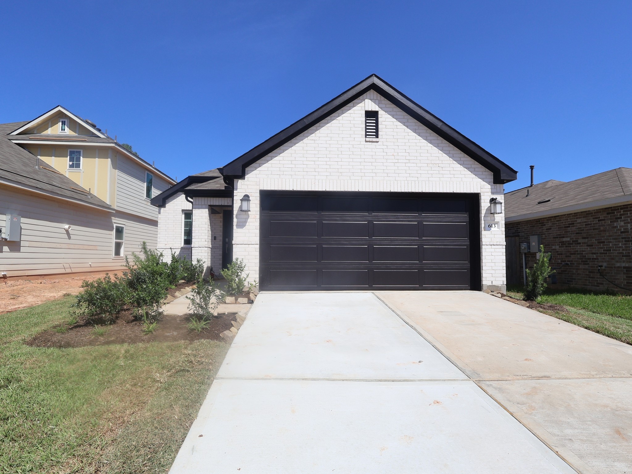 613 Falling Cave Drive Property Photo 1