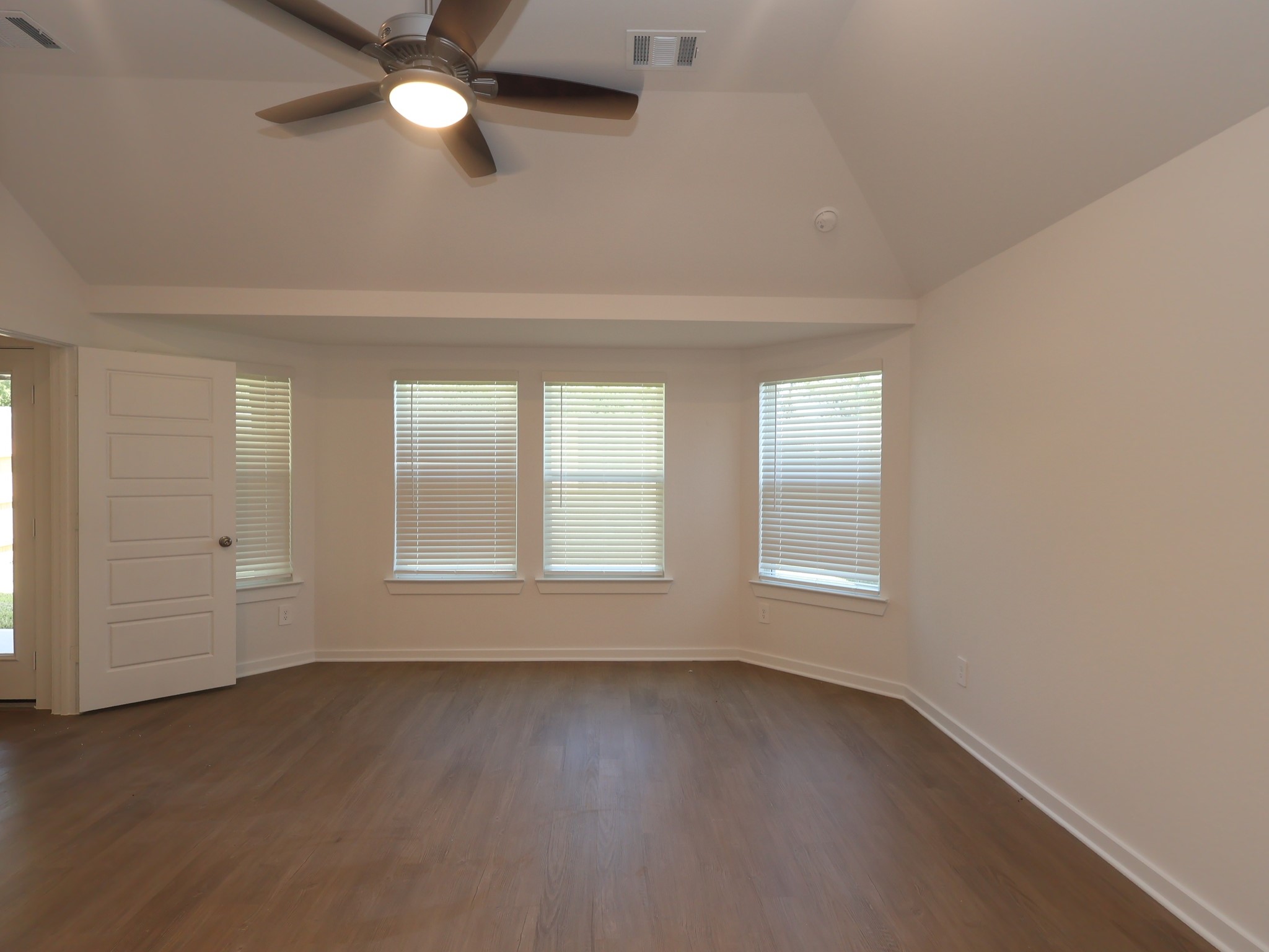 613 Falling Cave Drive Property Photo 16