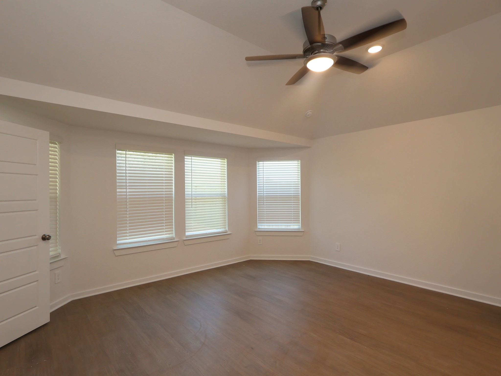 613 Falling Cave Drive Property Photo 17