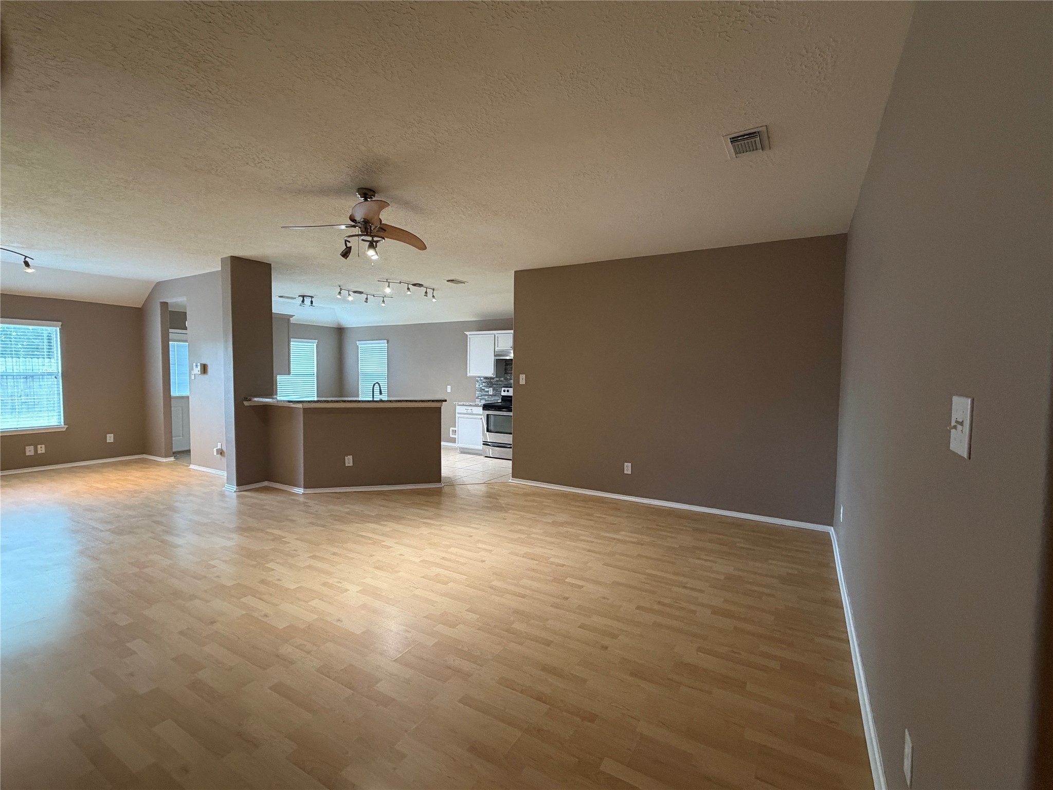 9510 Barr Spring Drive Property Photo 3