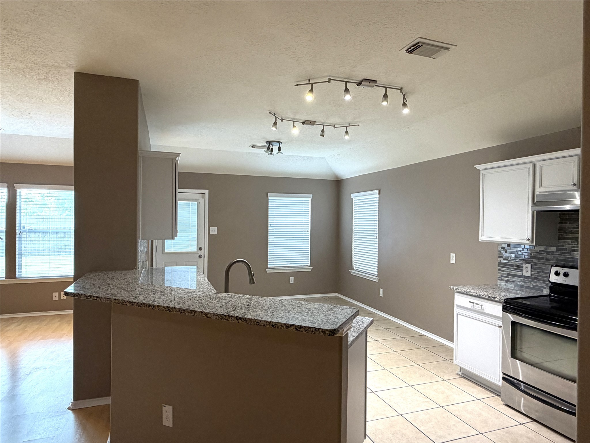 9510 Barr Spring Drive Property Photo 4