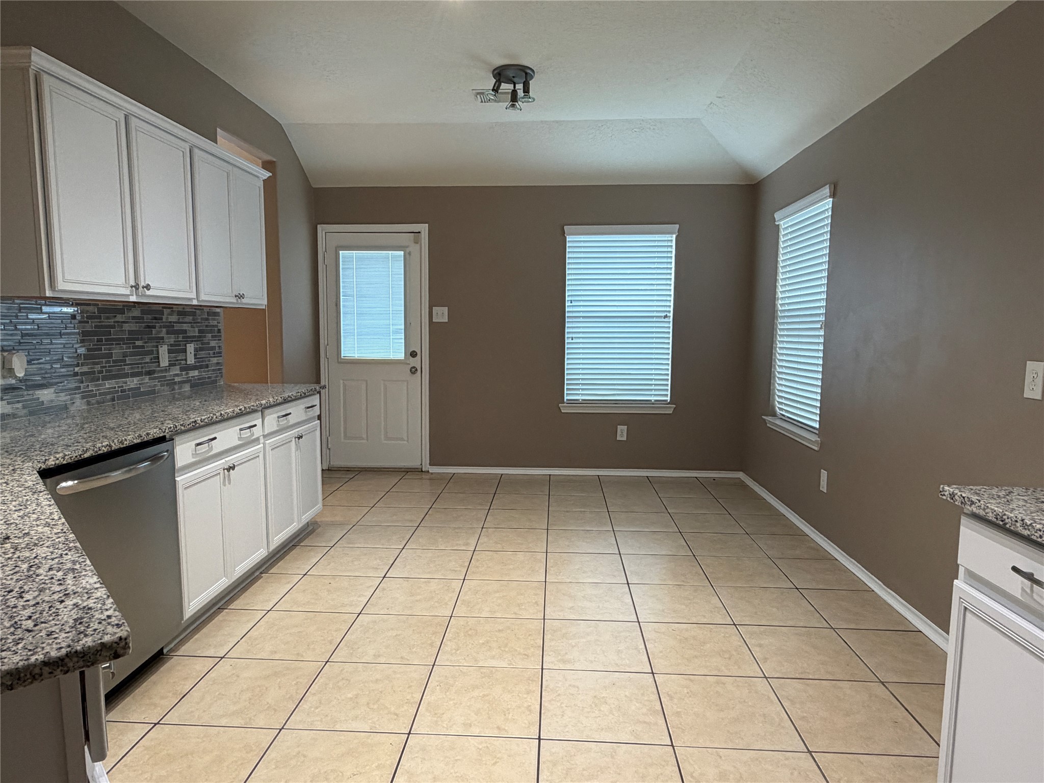 9510 Barr Spring Drive Property Photo 6