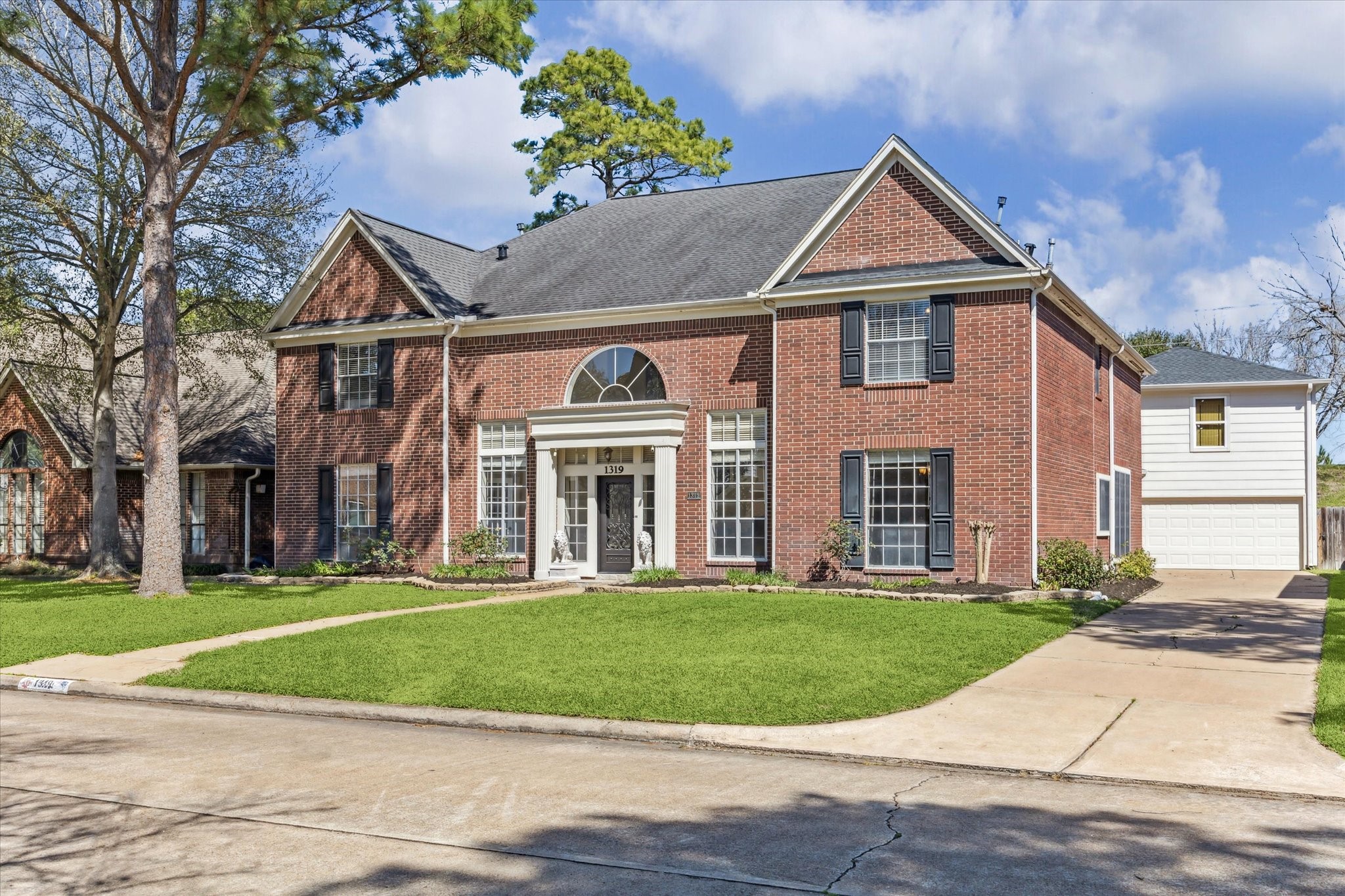 1319 Breezy Bend Drive Property Photo 2