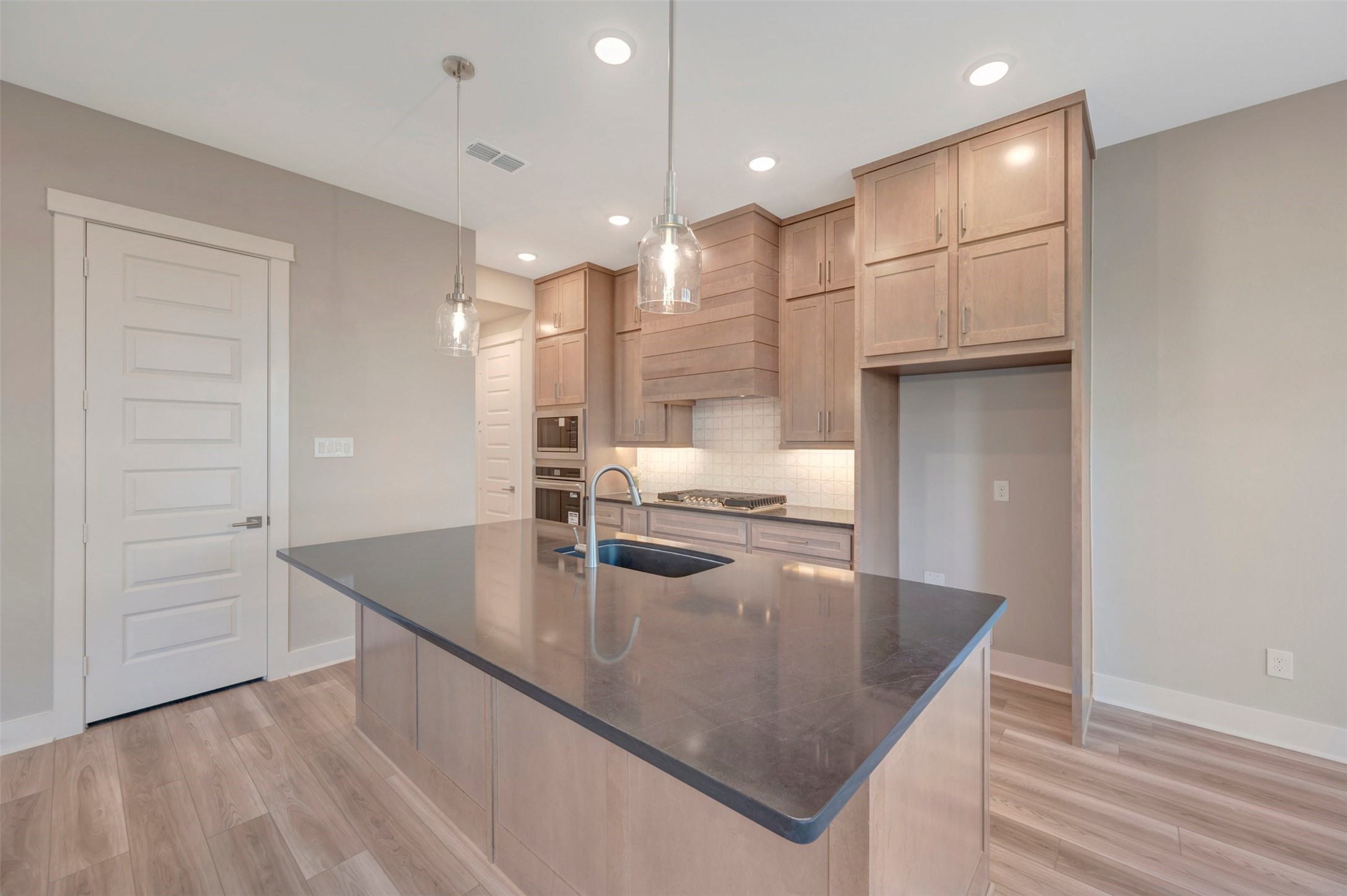 16022 Hayes Park Drive Property Photo 17