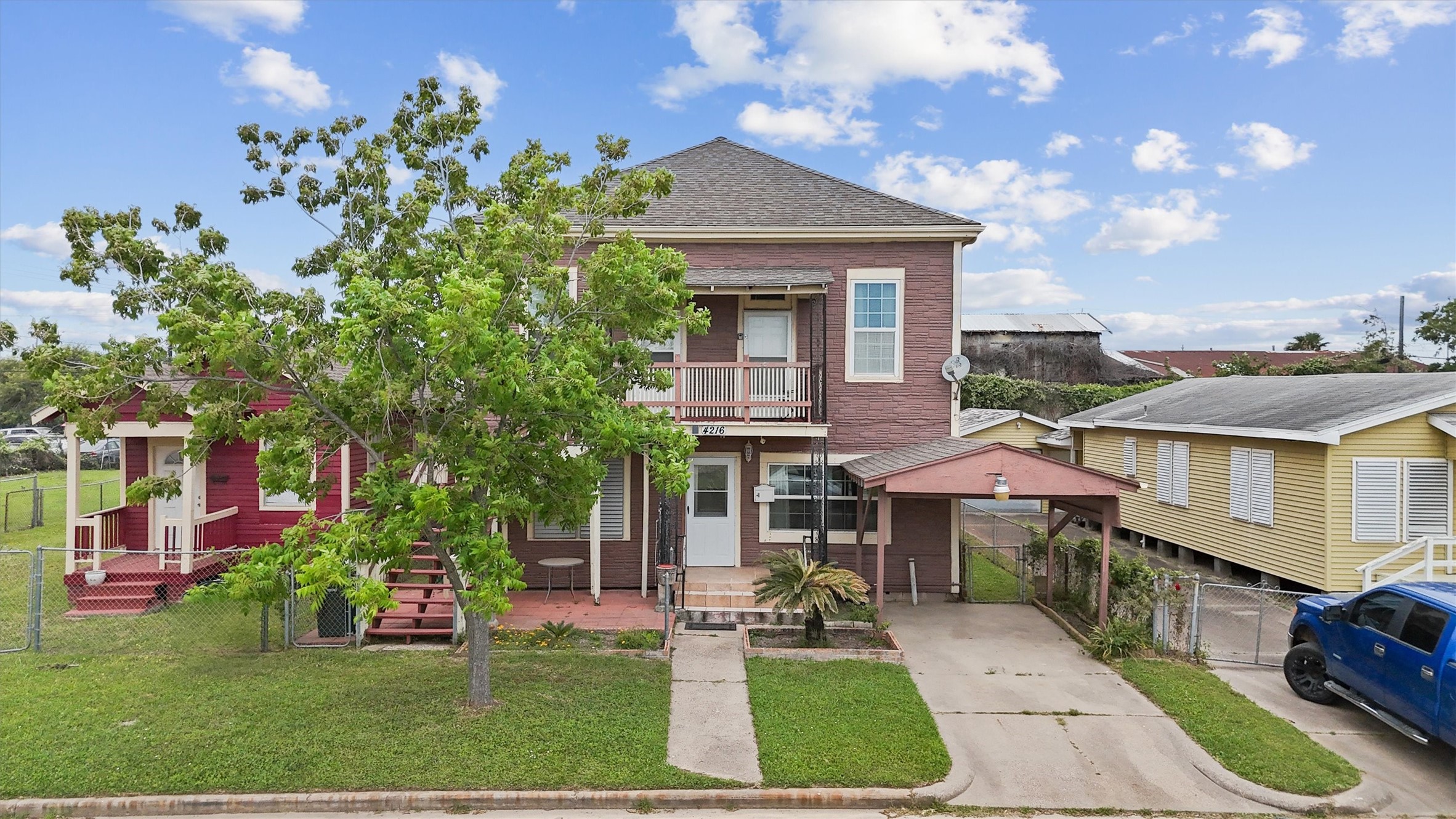 4216 Avenue M 1/2 Property Photo 2