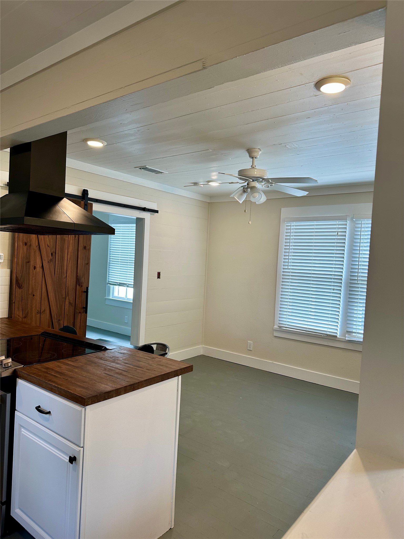 1009 Sealy Street Property Photo 7