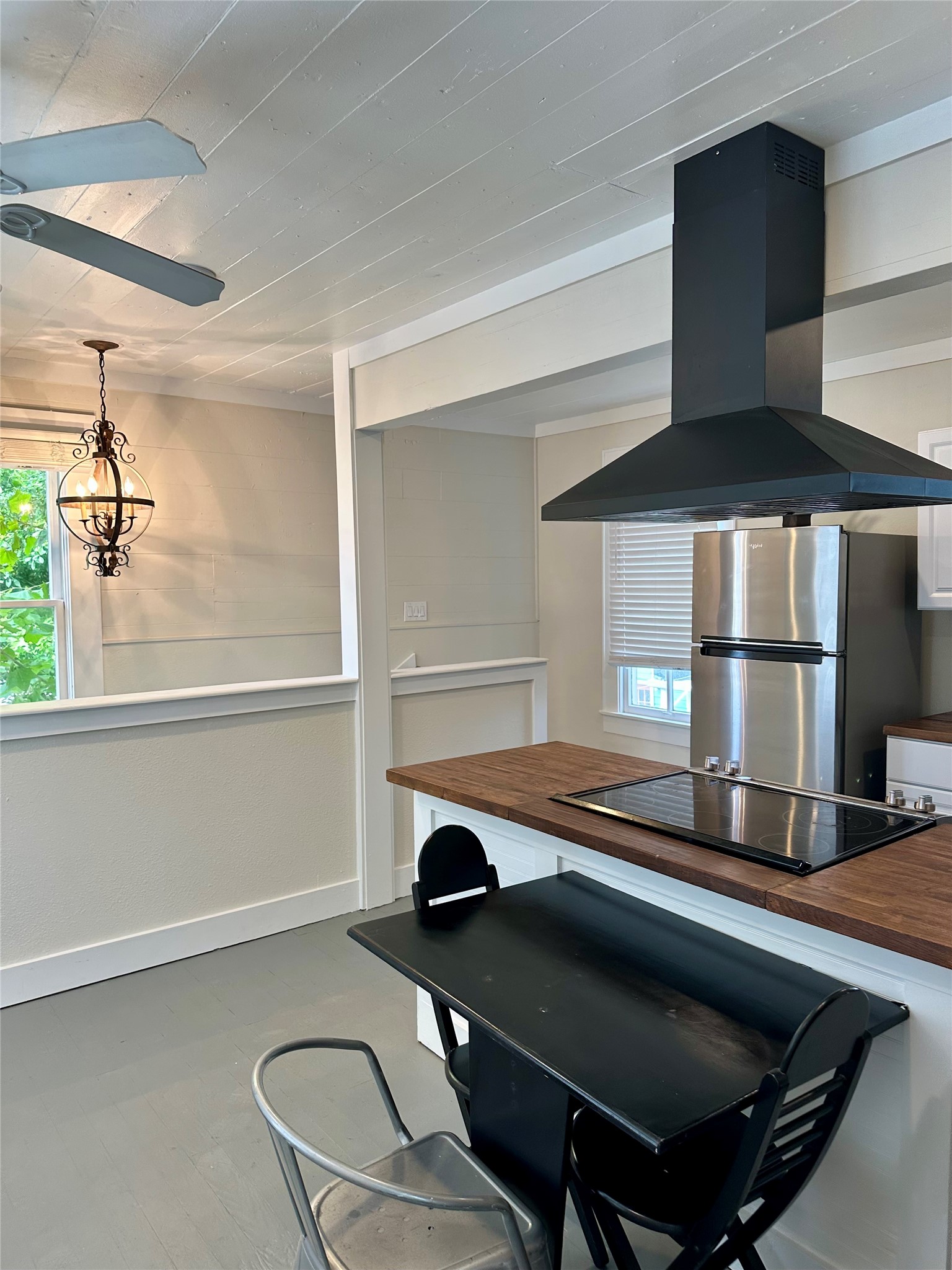 1009 Sealy Street Property Photo 12