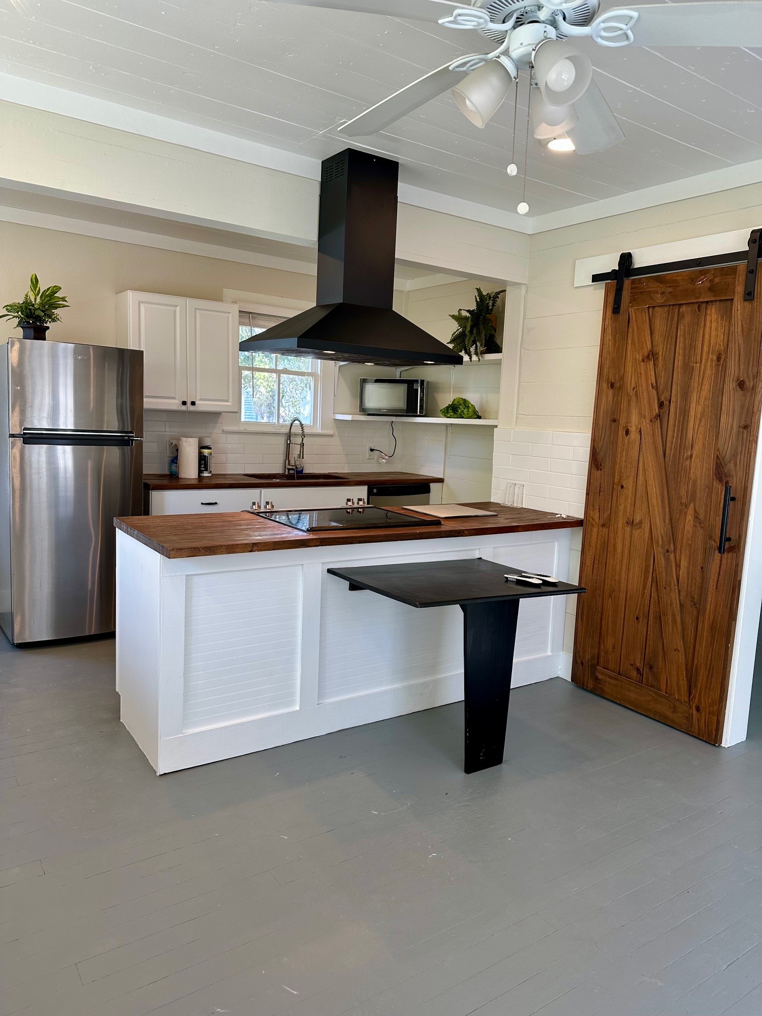 1009 Sealy Street Property Photo 13
