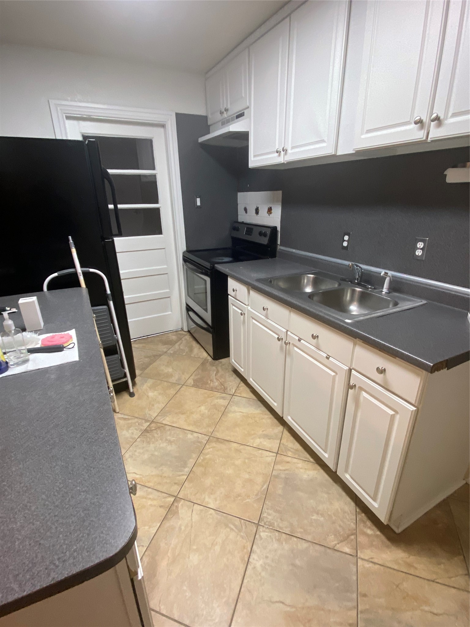 1711 Canary Circle Property Photo 4