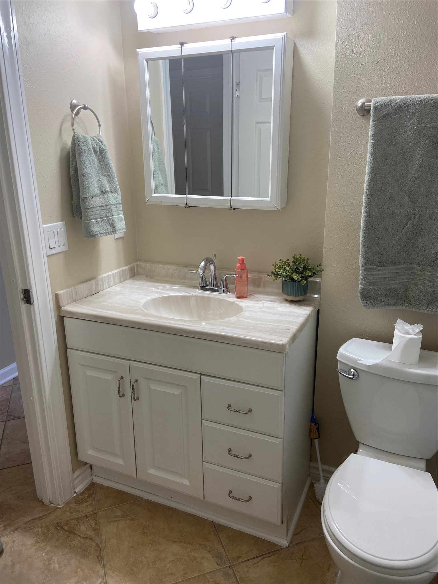 1711 Canary Circle Property Photo 12