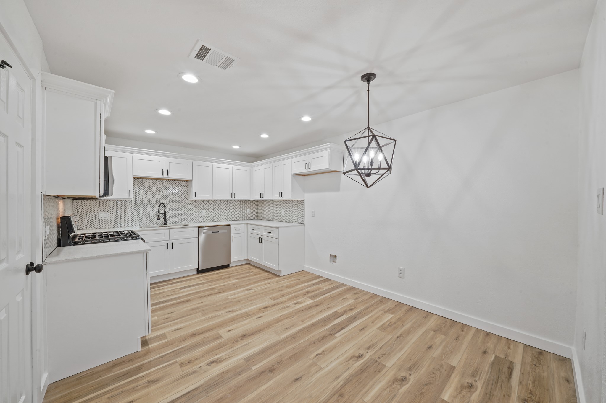 4154 Erby Street Property Photo 8