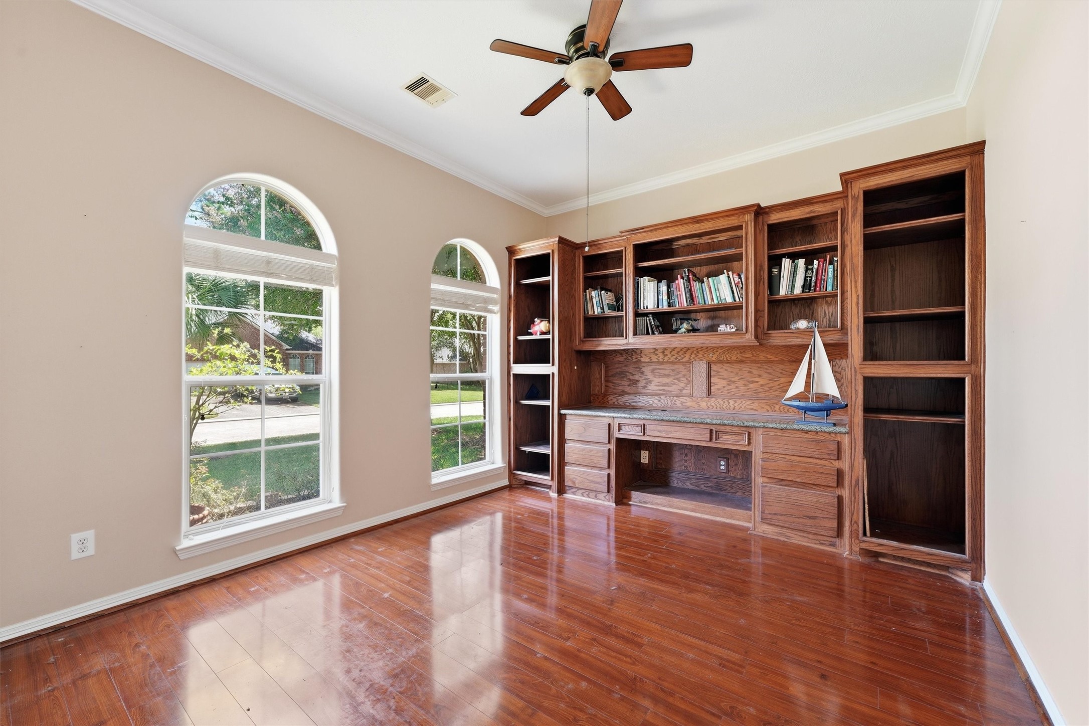 4714 Kings Way Property Photo 4