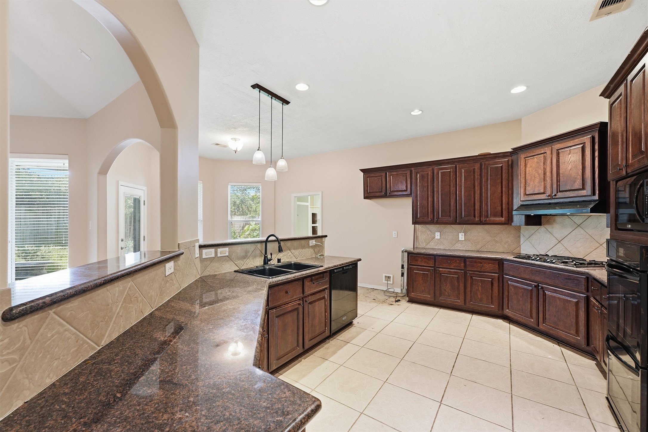 4714 Kings Way Property Photo 11