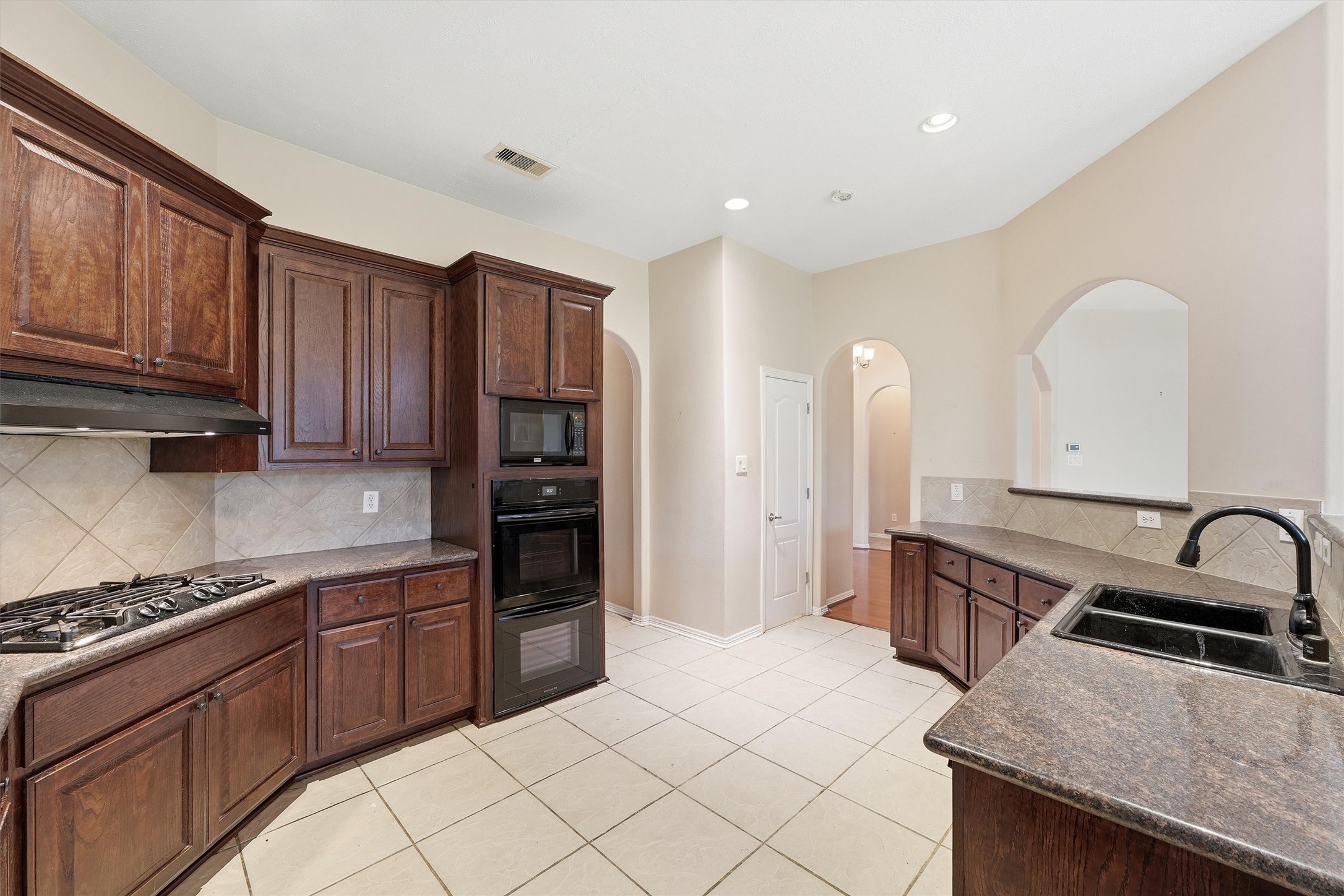 4714 Kings Way Property Photo 12