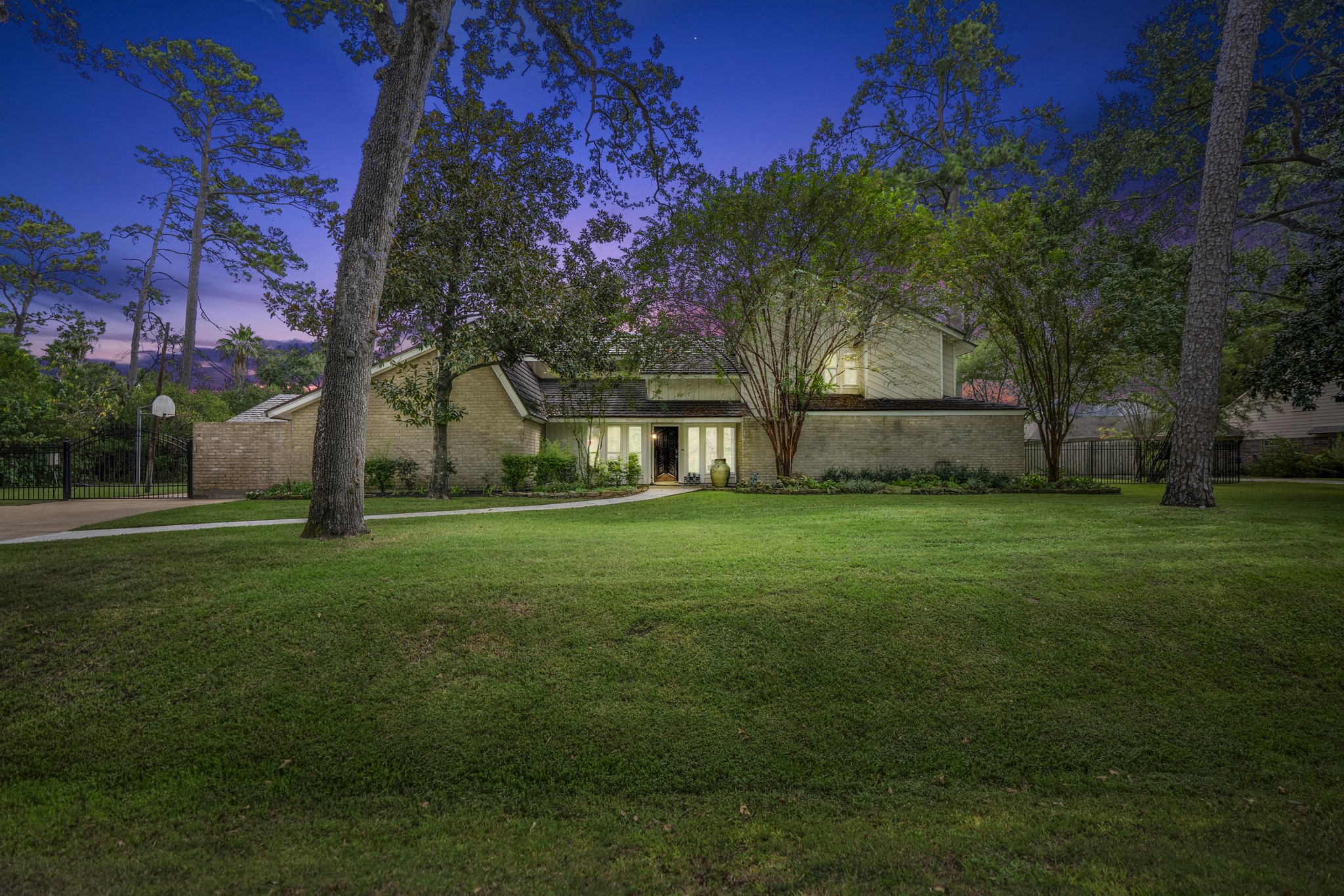 13014 King Circle Property Photo 1