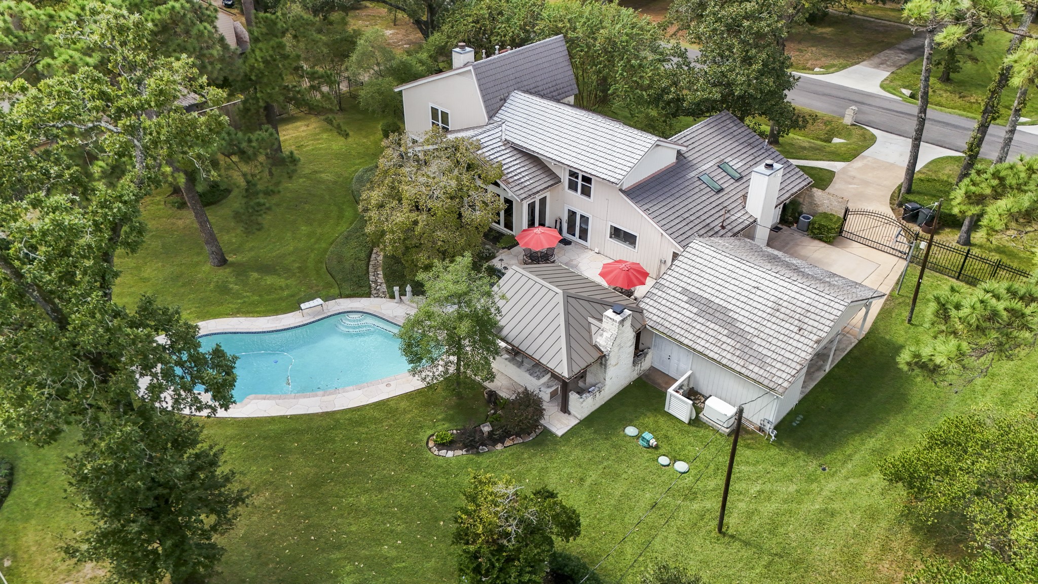 13014 King Circle Property Photo 2