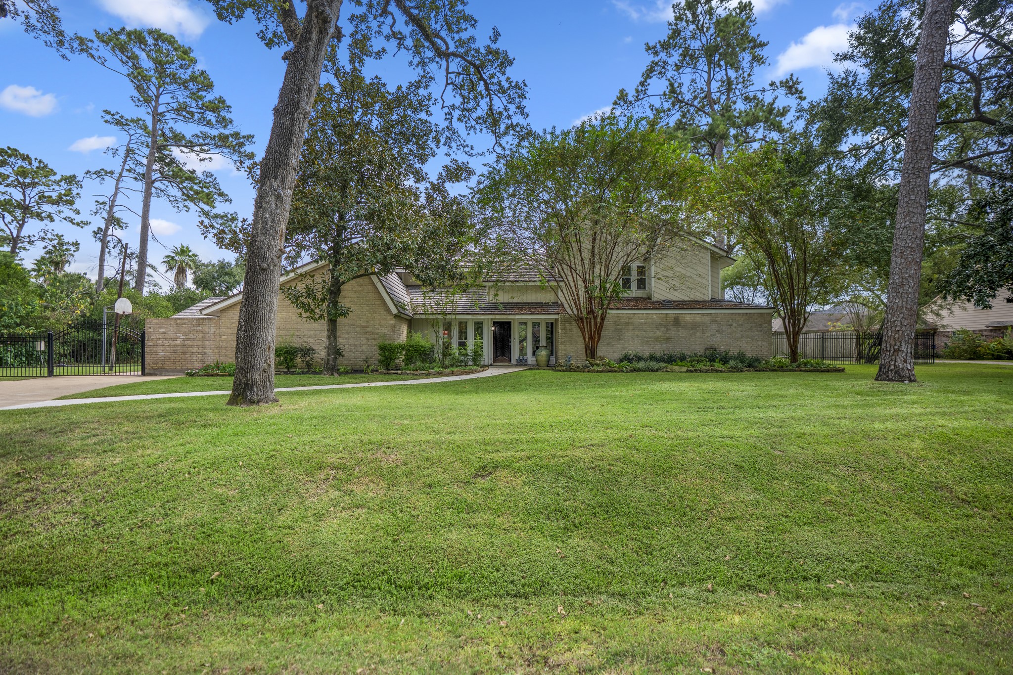 13014 King Circle Property Photo 4