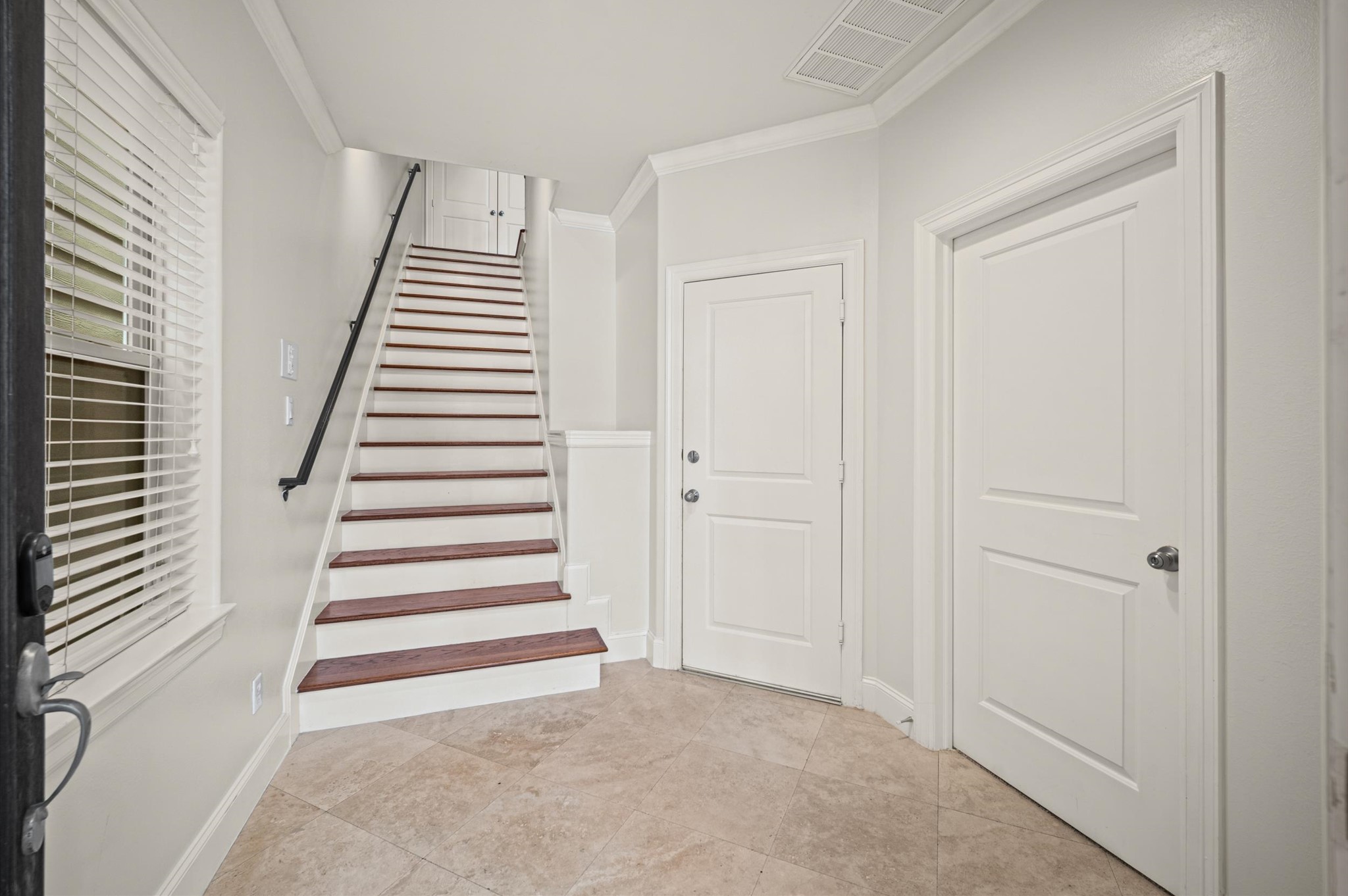 2923 Pease Street Property Photo 5