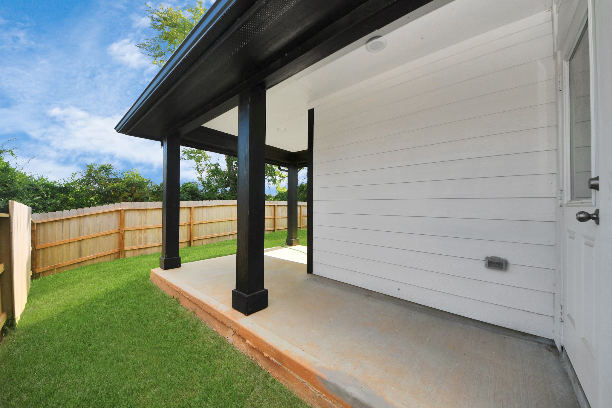 19580 Stripe Hill Bend Property Photo 9