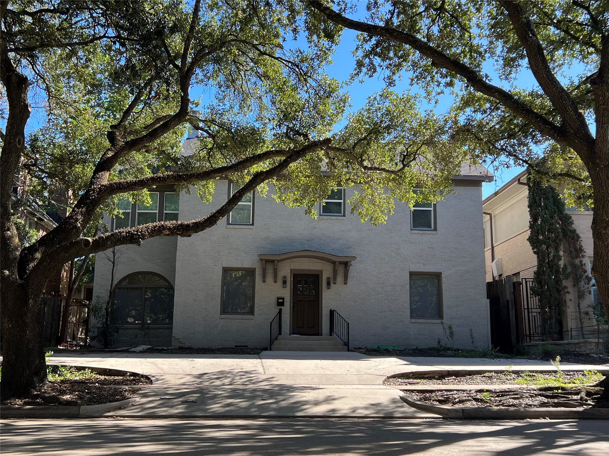 1911 Bissonnet Street Property Photo 1