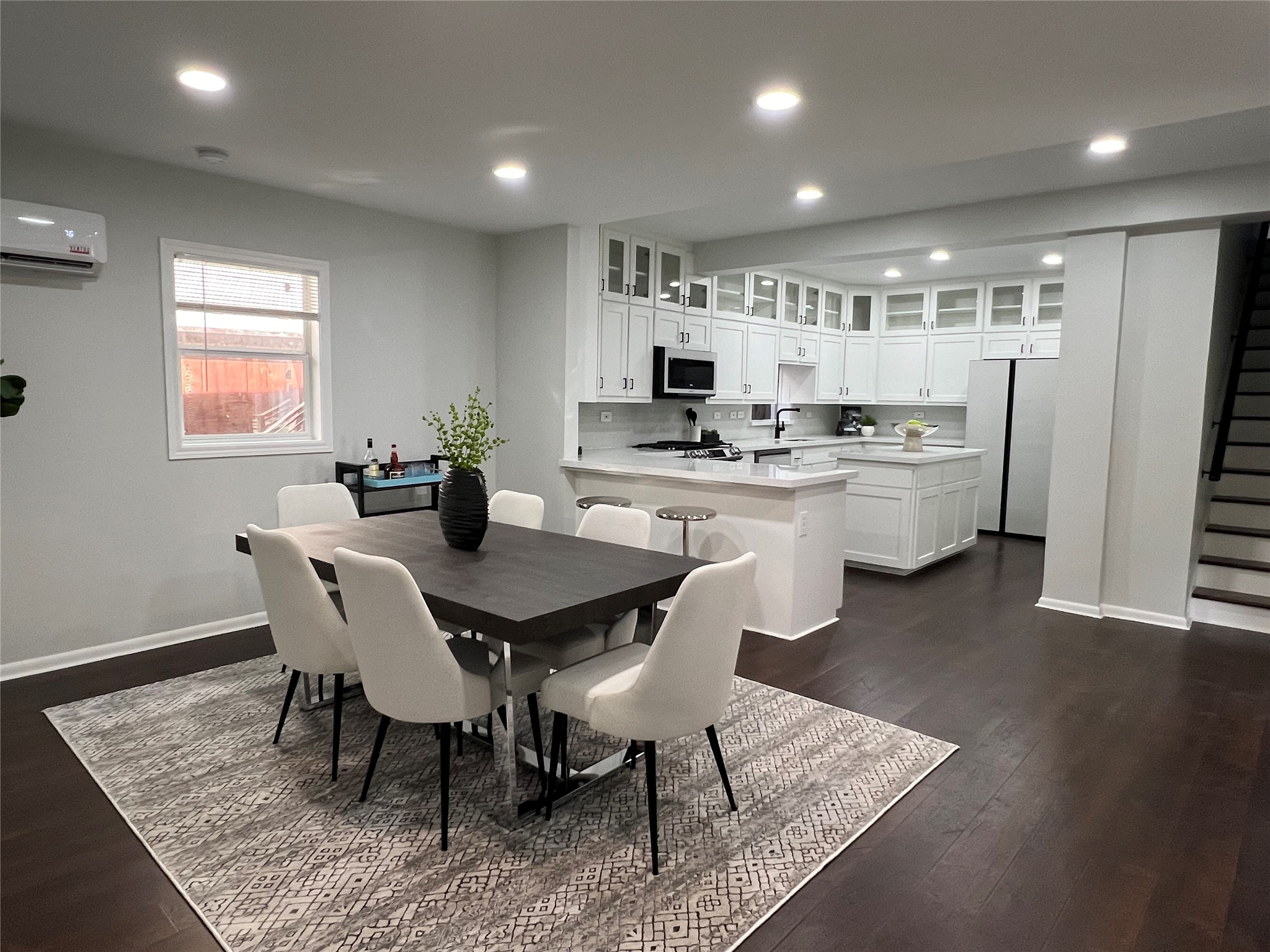 1911 Bissonnet Street Property Photo 6