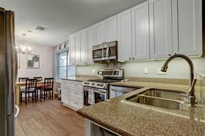 5130 Saxon Drive Property Photo 4