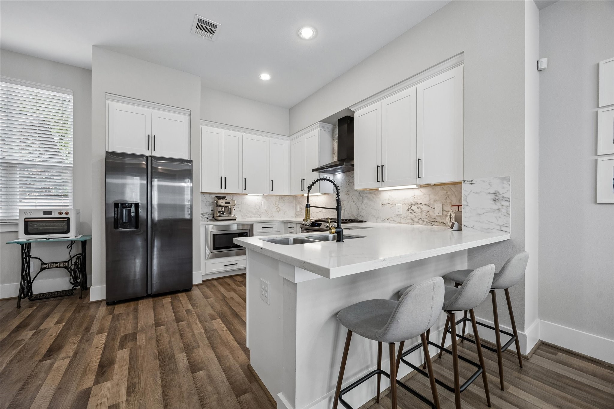 848 Fisher Street C Property Photo 6