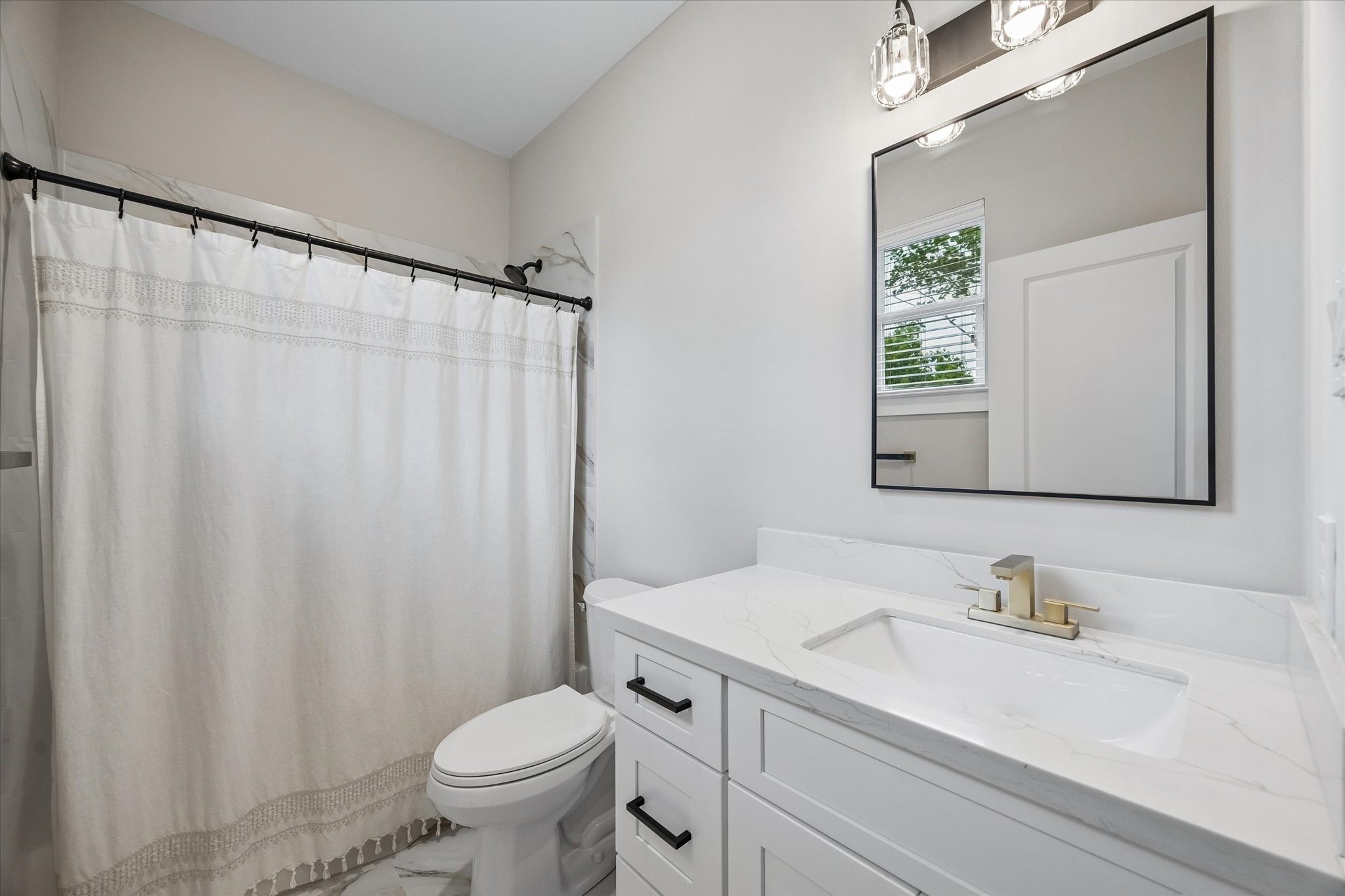 848 Fisher Street C Property Photo 17
