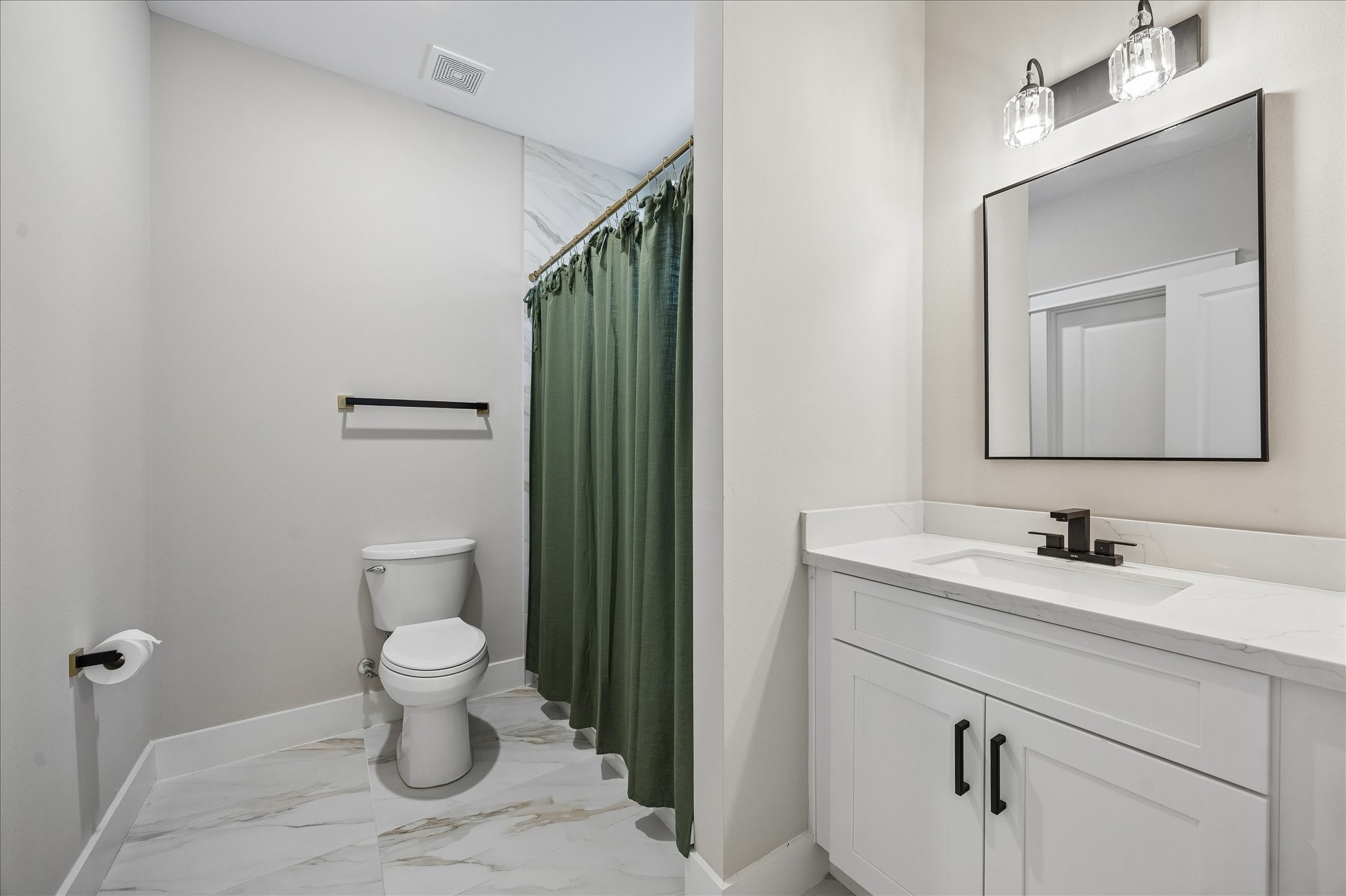 848 Fisher Street C Property Photo 20