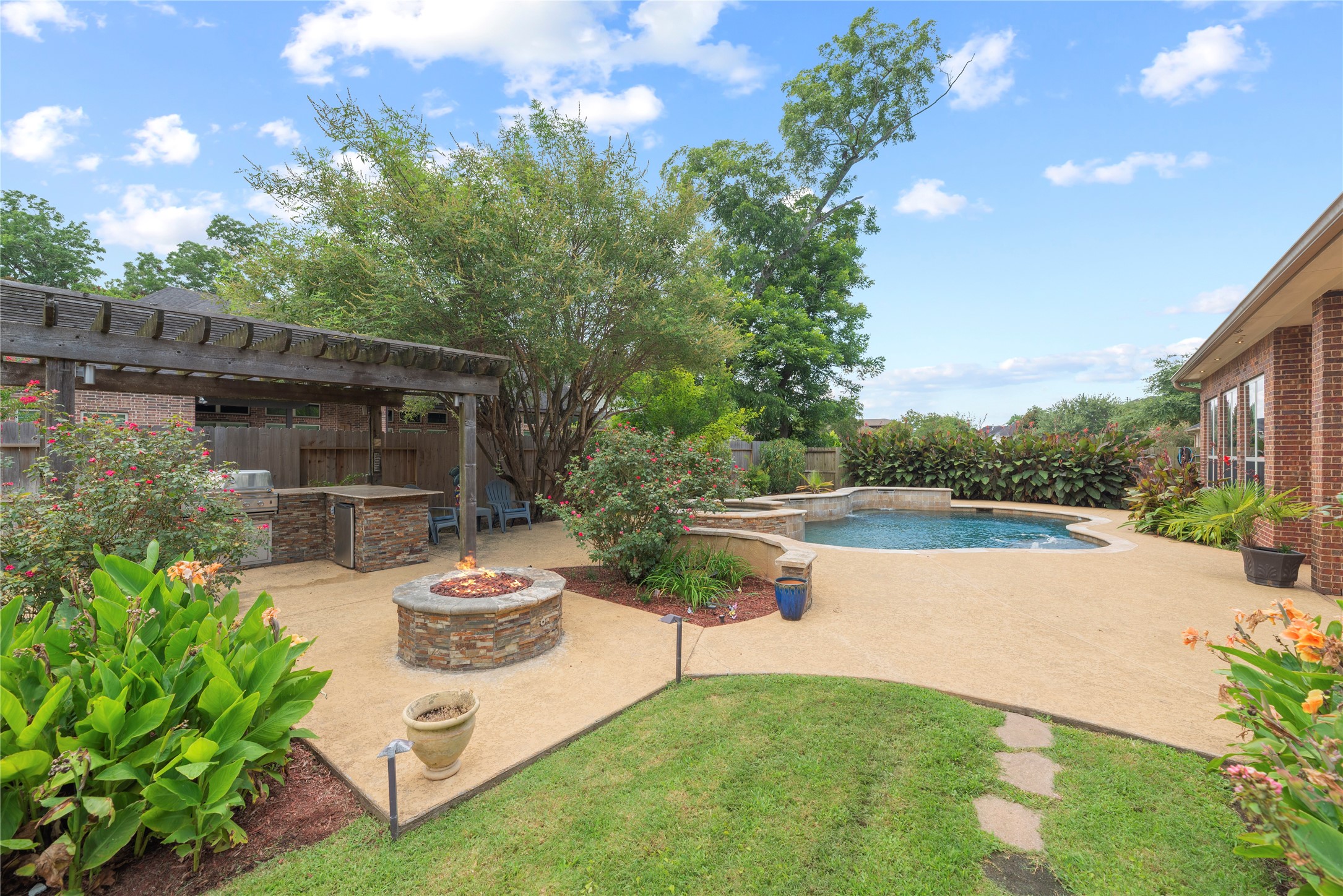 6115 Duke Trail Lane Property Photo 4