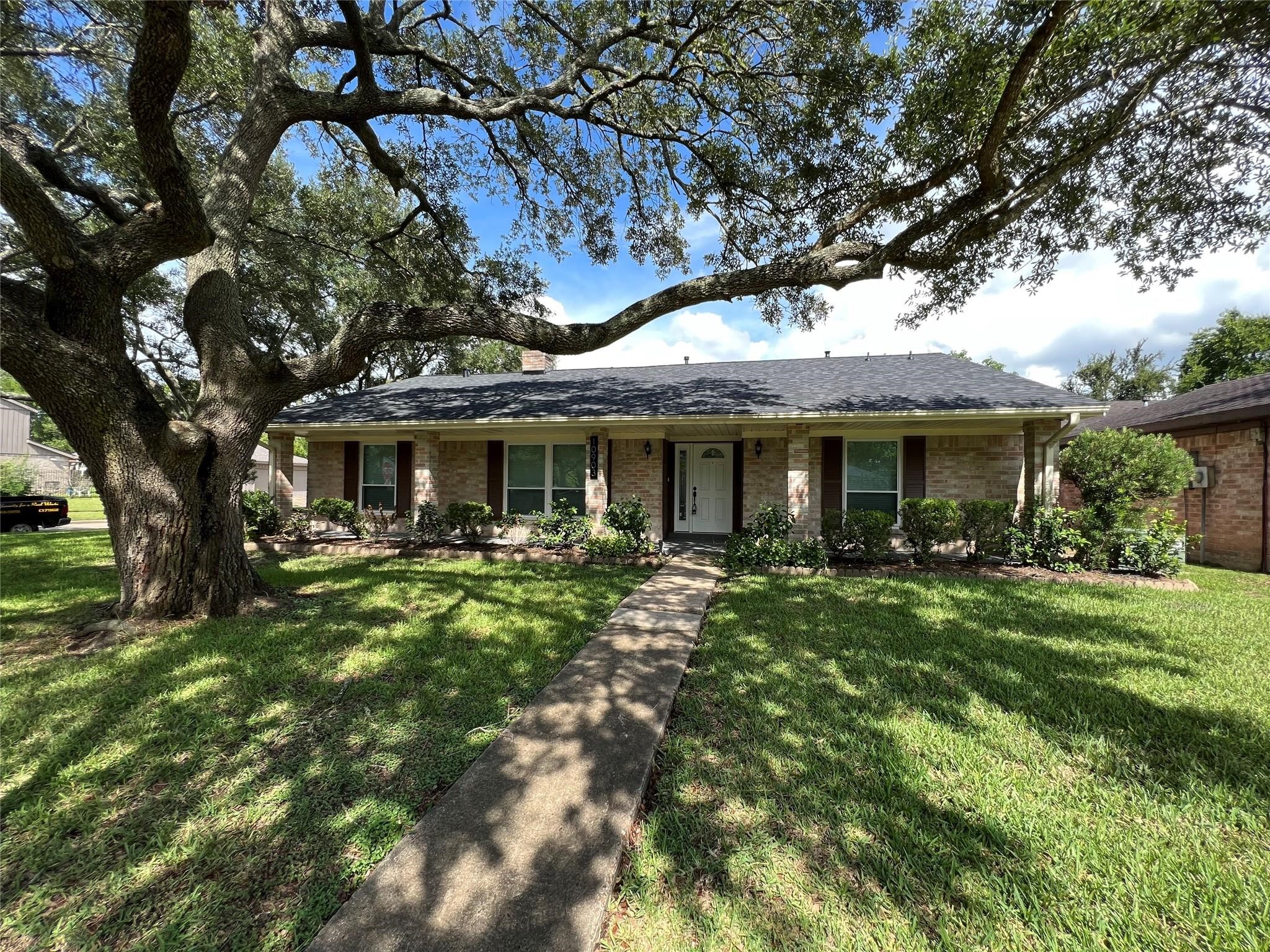 10903 Albury Drive Property Photo 1