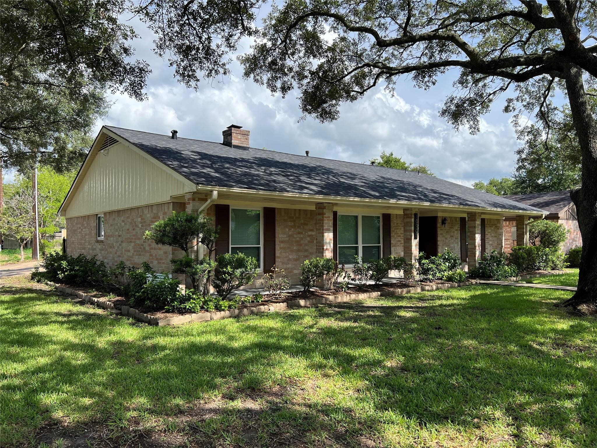 10903 Albury Drive Property Photo 2