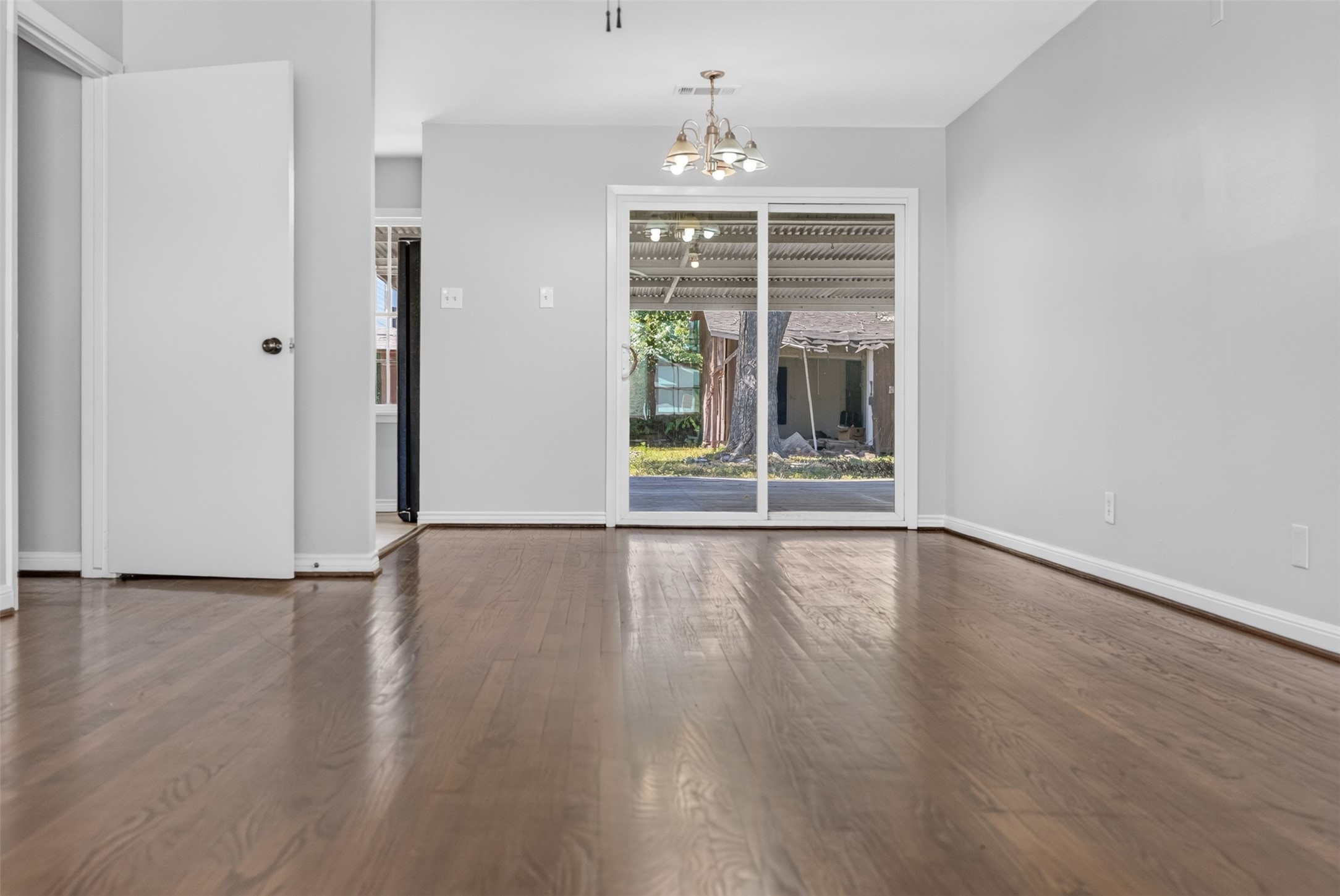 1409 Wycliffe Drive Property Photo 7