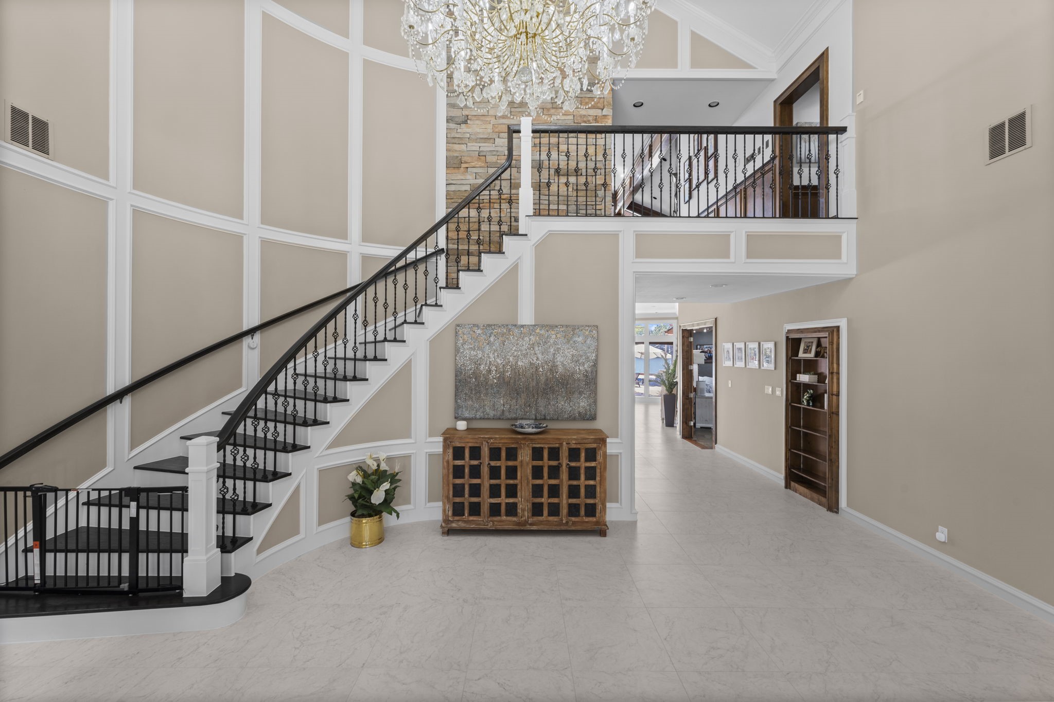 40 La Jolla Circle Property Photo 11