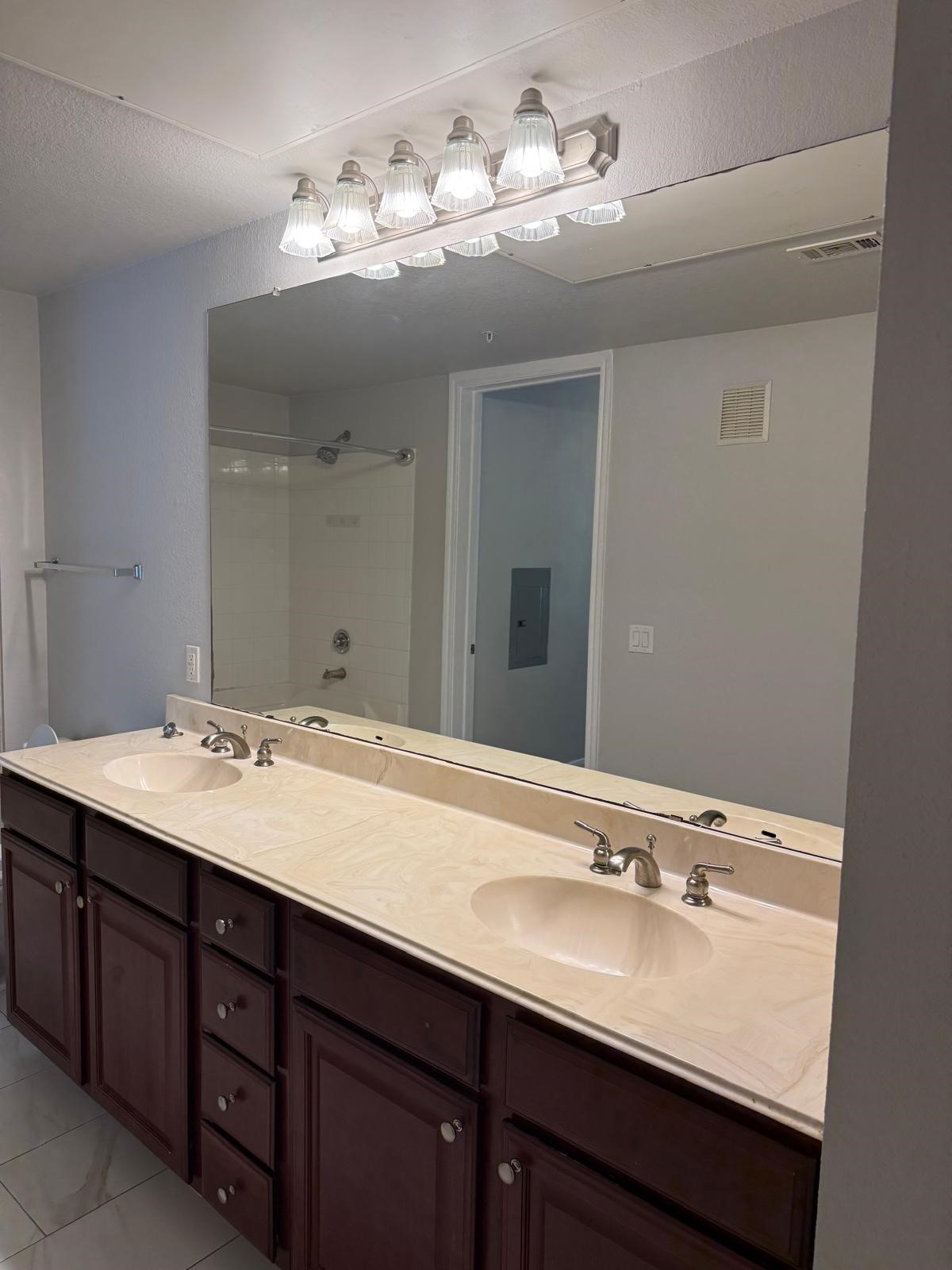 7575 Kirby Drive 2226 Property Photo 18