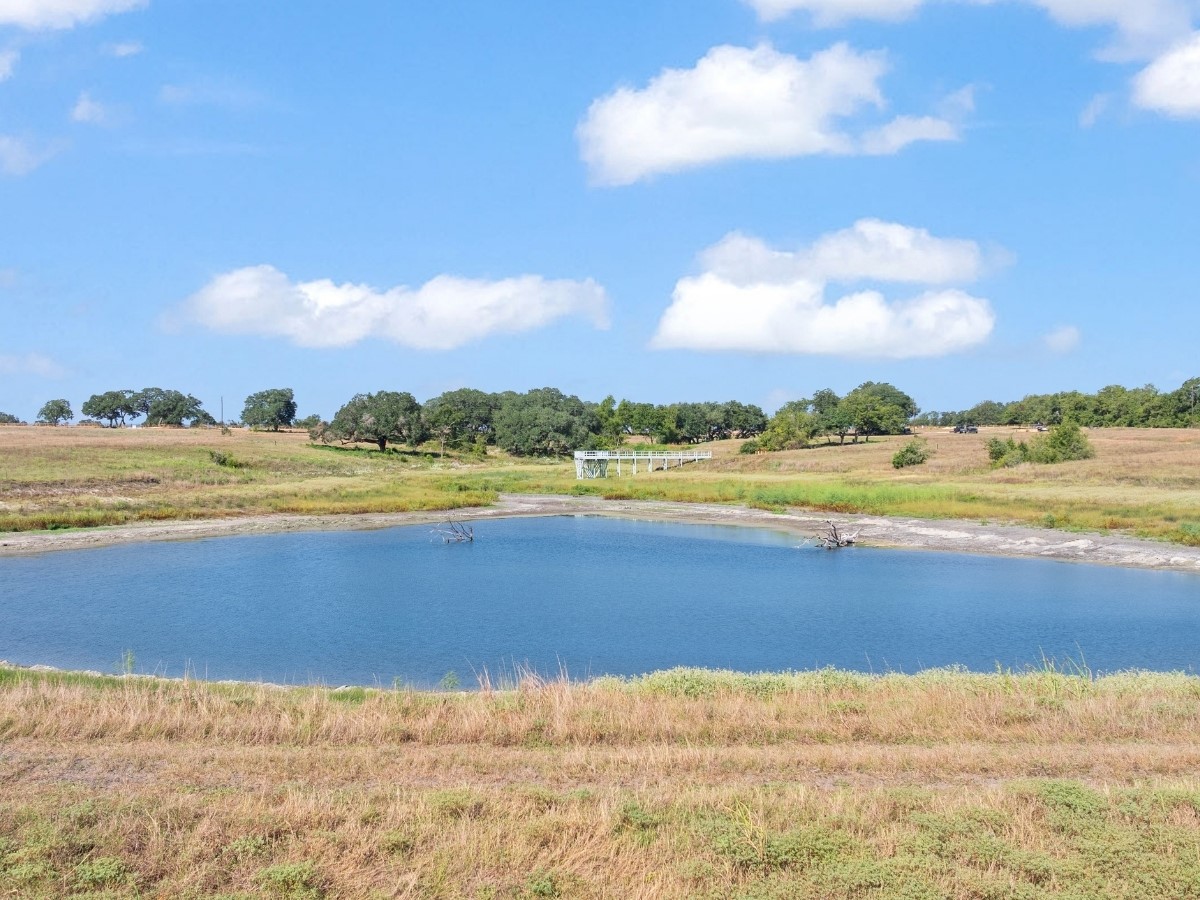 3147 Fm 956 Property Photo 1