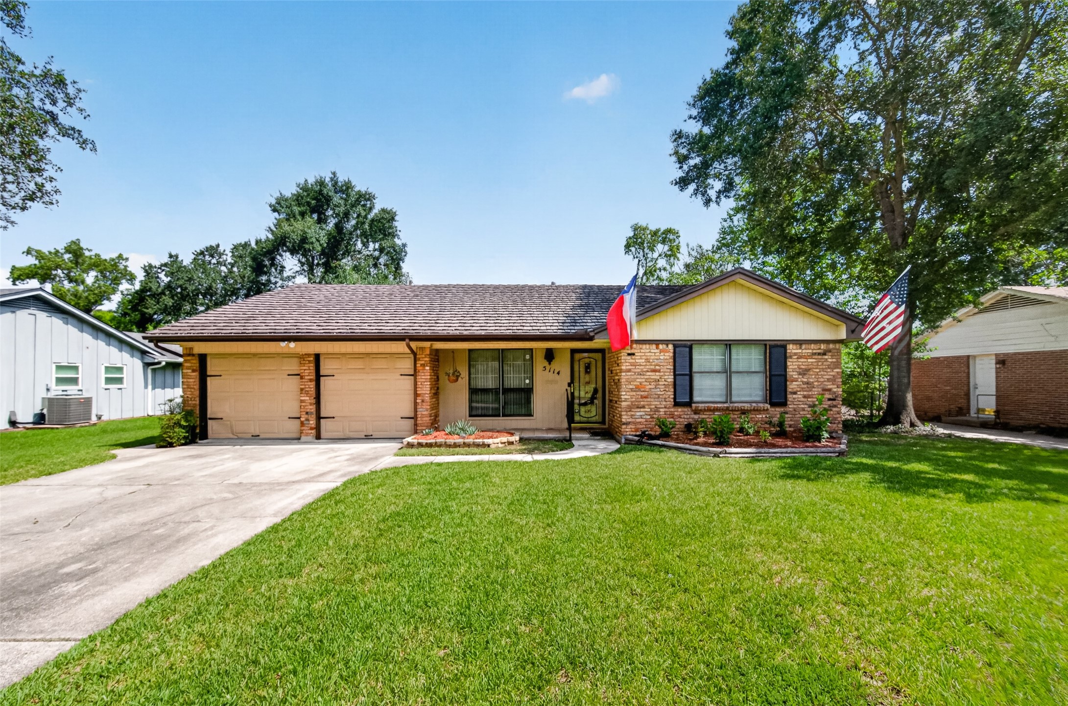 5114 Beechnut Street Property Photo 1