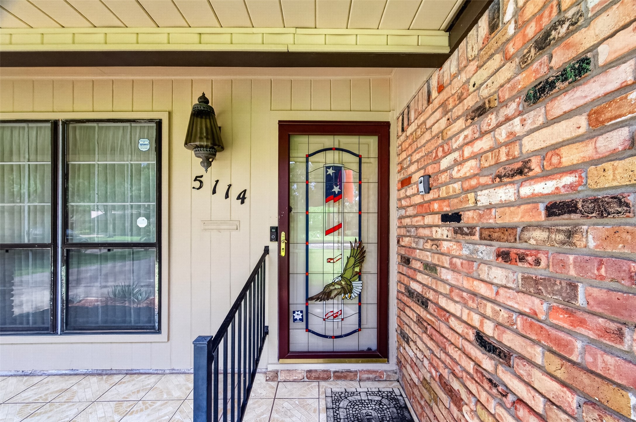 5114 Beechnut Street Property Photo 2