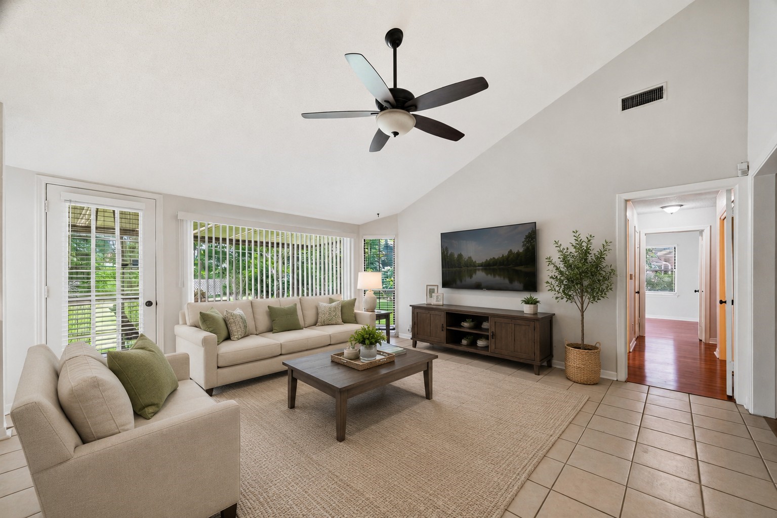 5114 Beechnut Street Property Photo 4