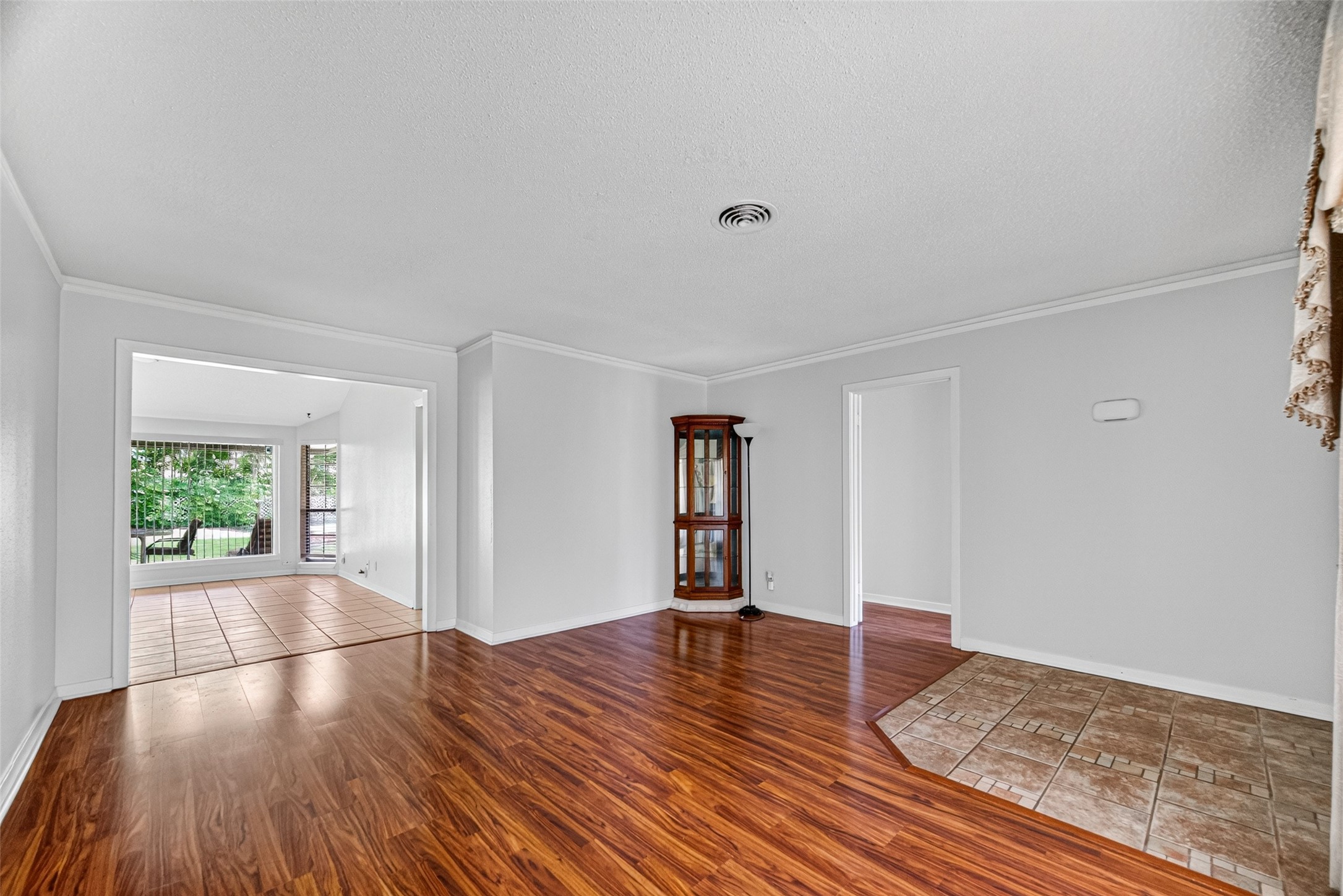 5114 Beechnut Street Property Photo 6