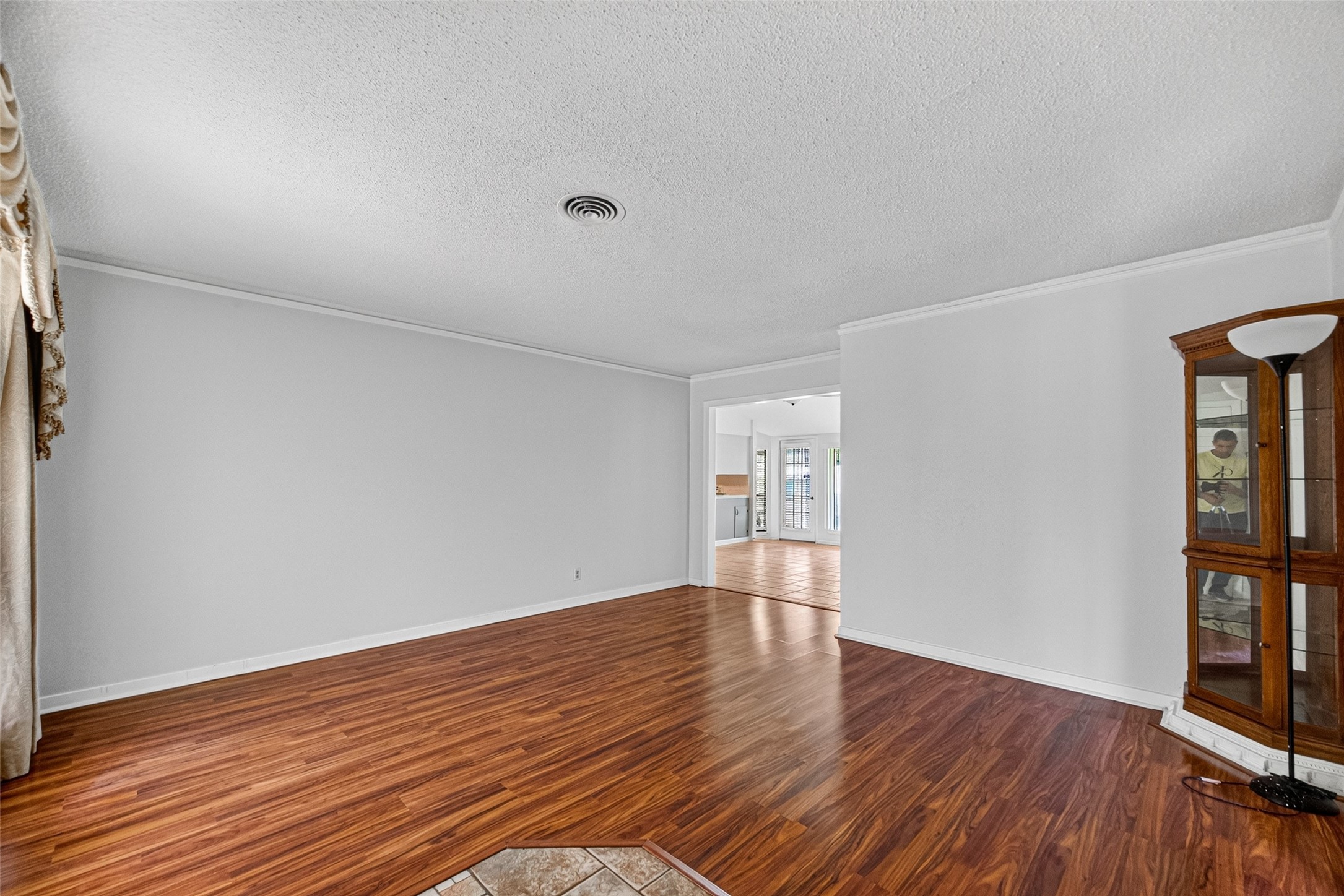 5114 Beechnut Street Property Photo 7