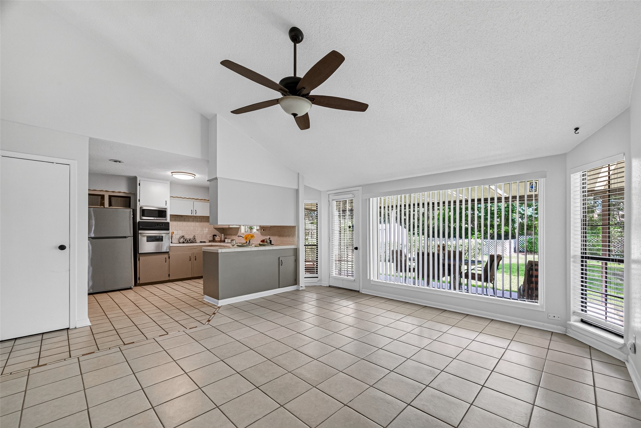 5114 Beechnut Street Property Photo 8