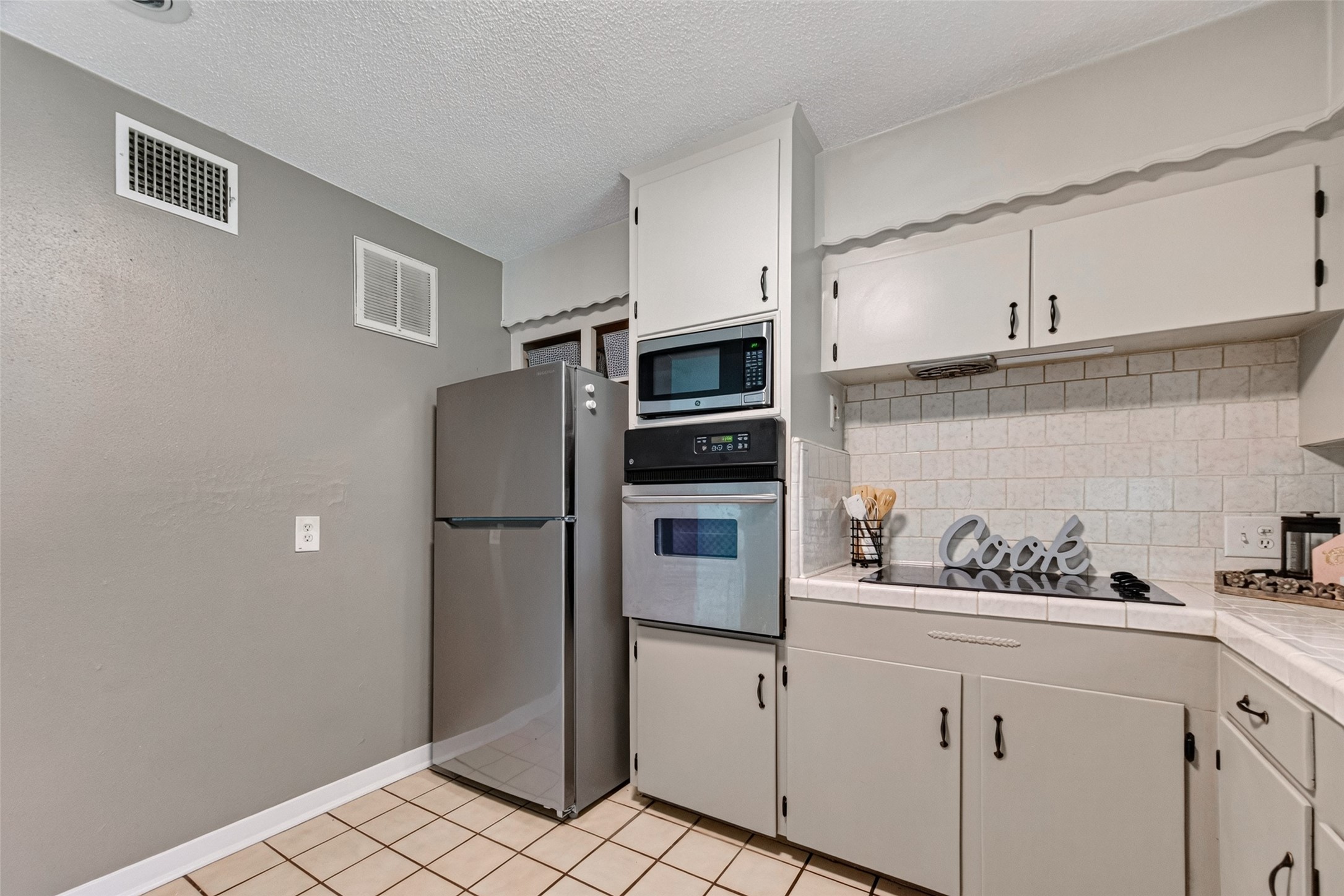 5114 Beechnut Street Property Photo 9