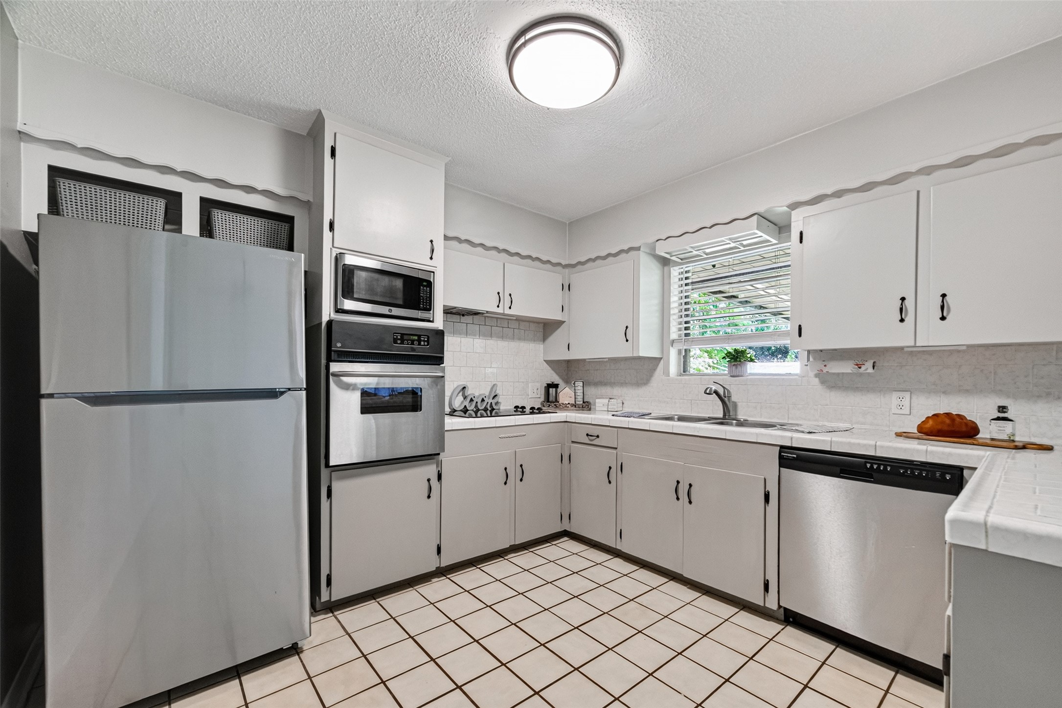 5114 Beechnut Street Property Photo 10