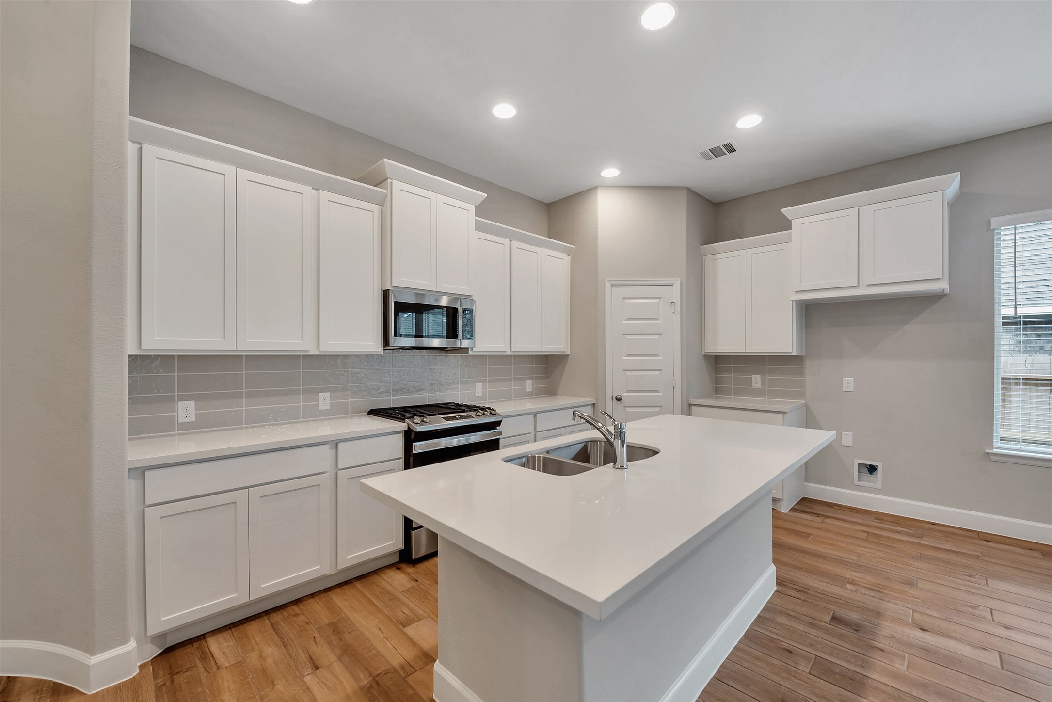 1328 Wicklow Forest Street Property Photo 10