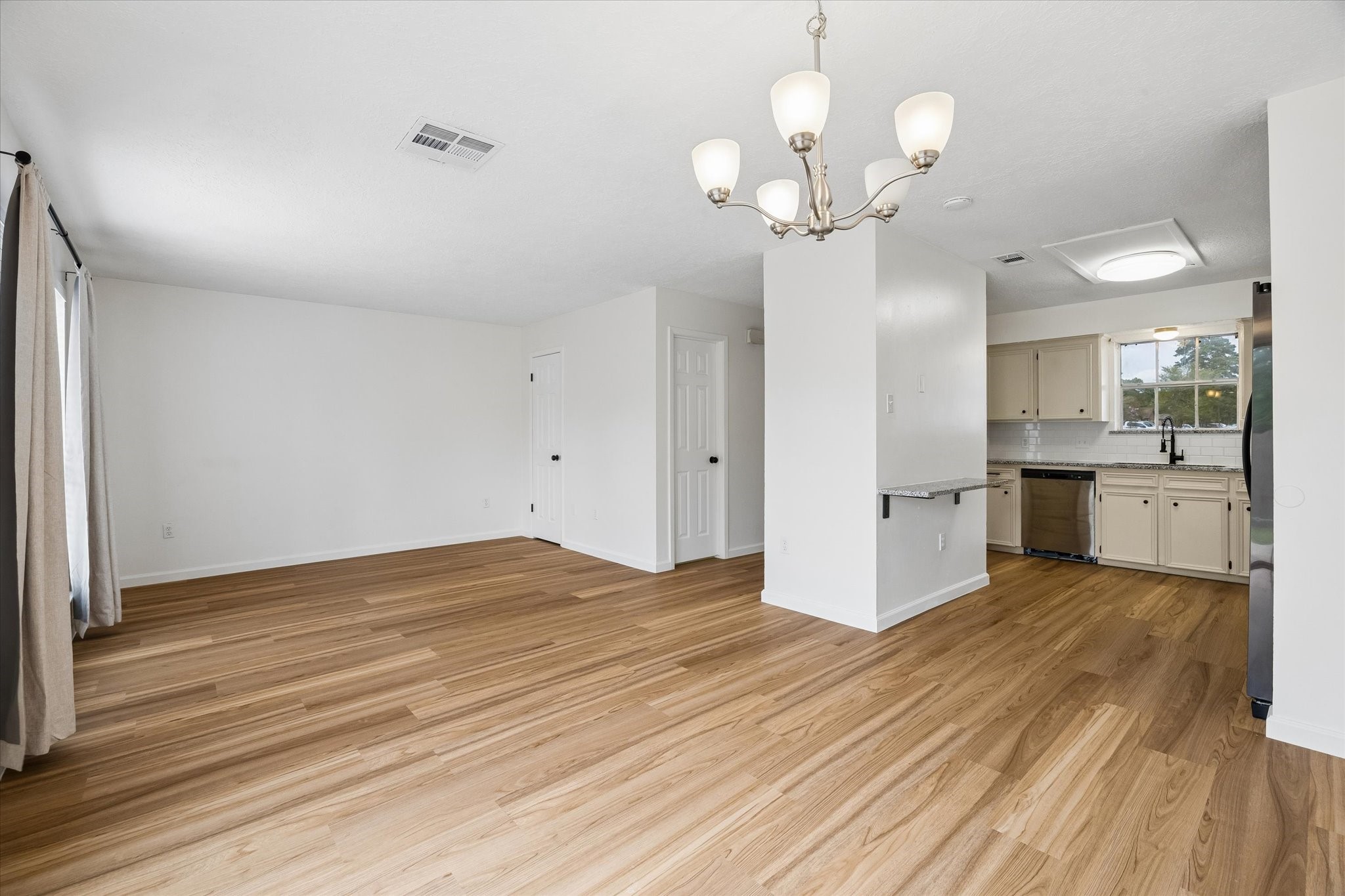 1600 Hazelwood B Property Photo 3