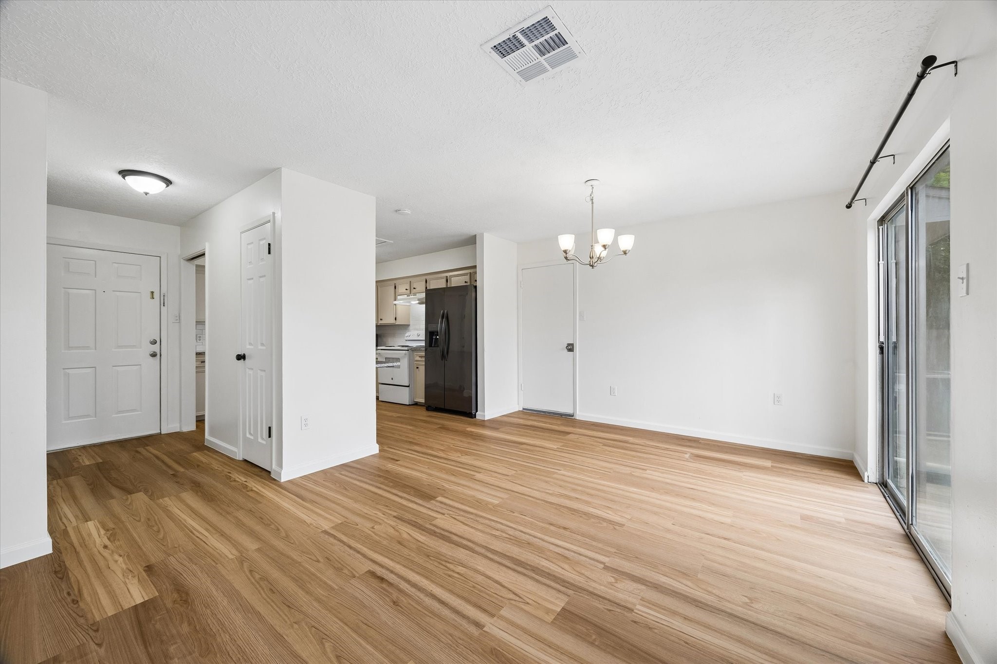 1600 Hazelwood B Property Photo 4