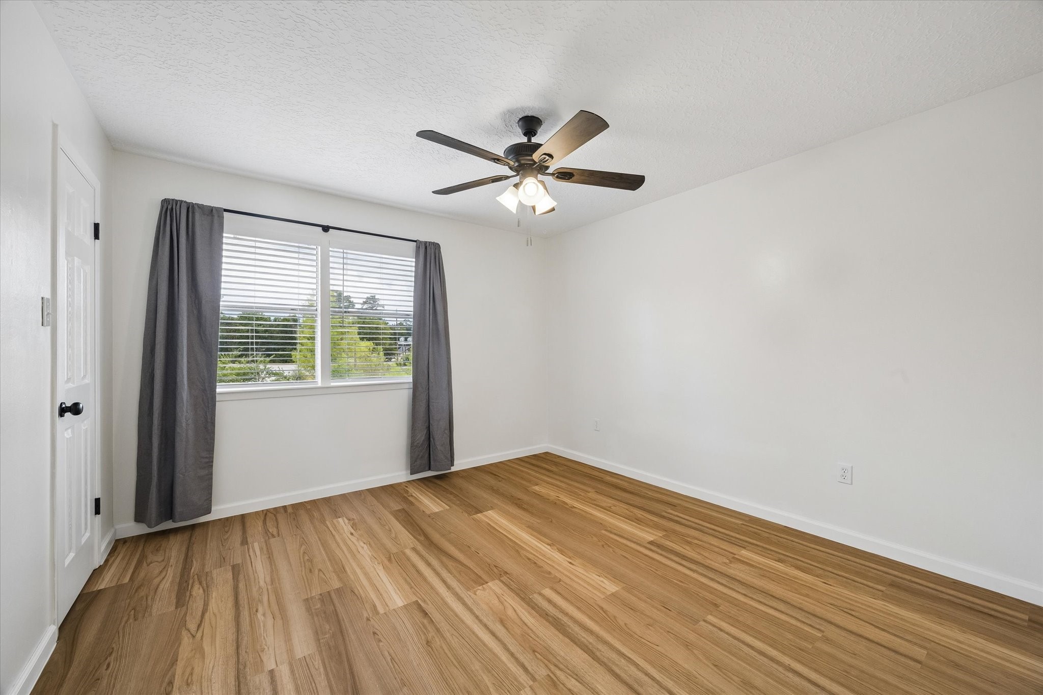 1600 Hazelwood B Property Photo 10