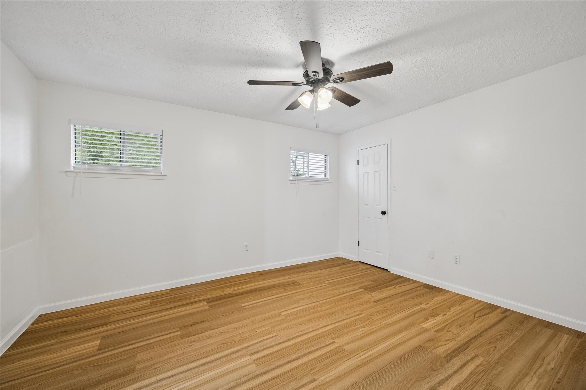 1600 Hazelwood B Property Photo 11