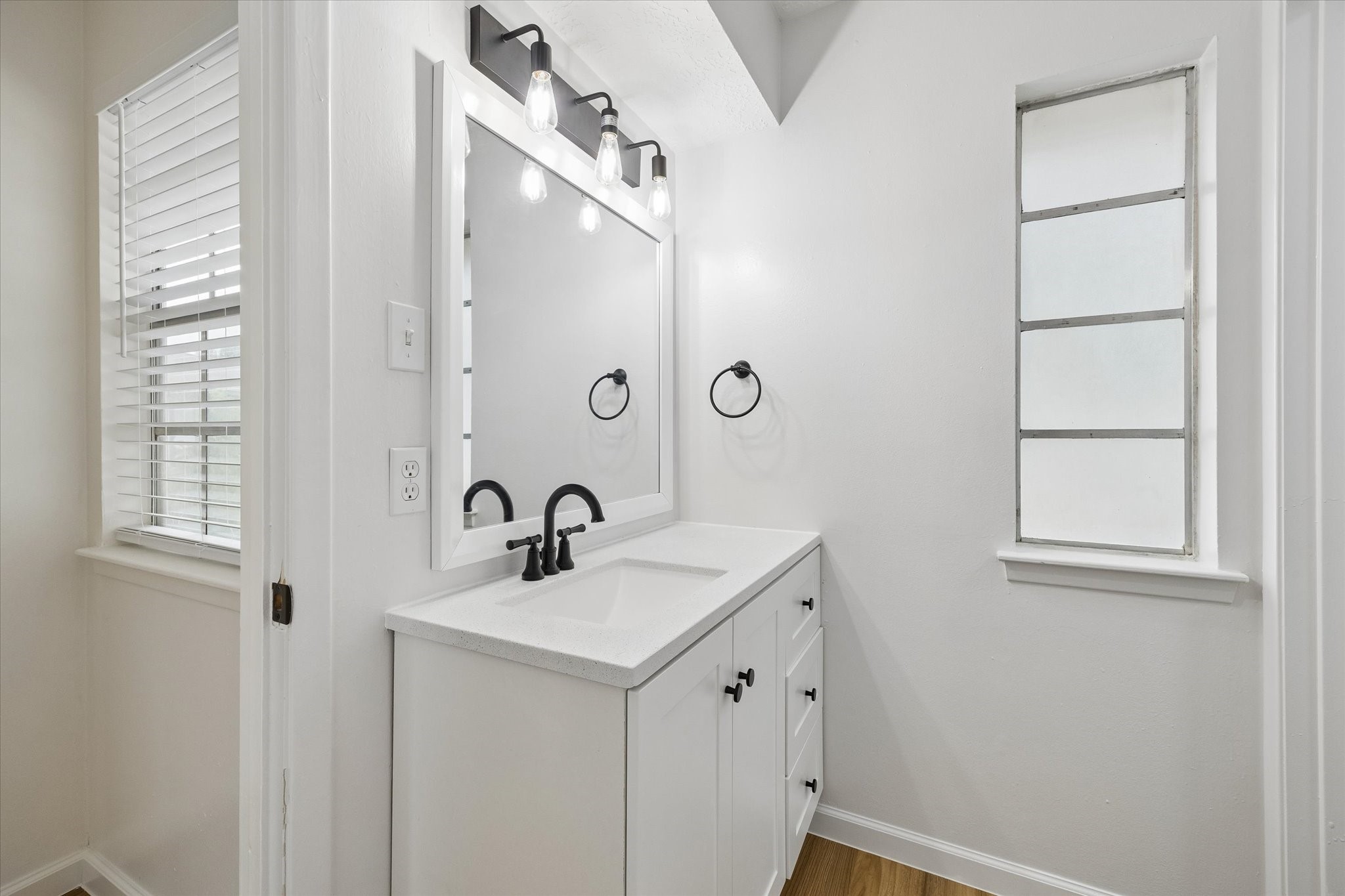 1600 Hazelwood B Property Photo 13